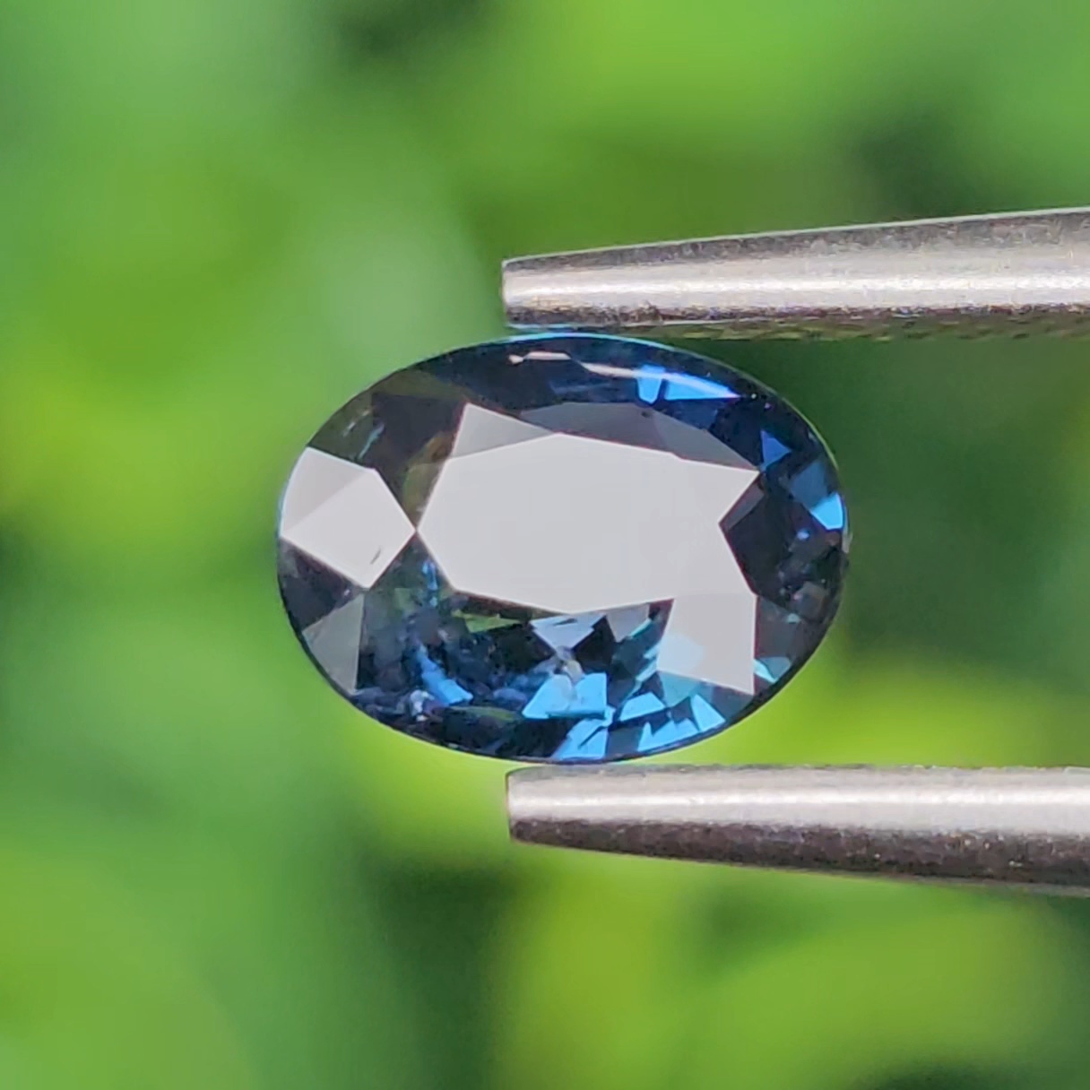 พลอย ไพลิน Greenish Blue Sapphire 0.59 กะรัต (Cts.) ดิบ (Unheated ) พลอยแท้ อัญมณีมงคลประจําวันเกิด เครื่องประดับพลอย