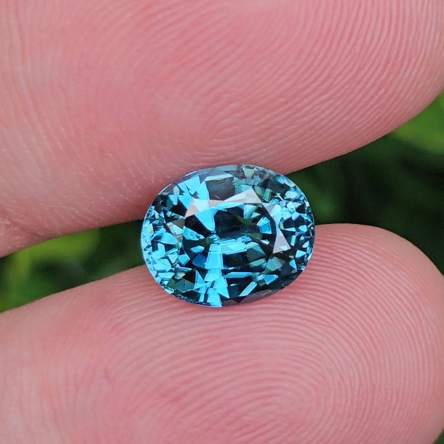 พลอย เพทาย (Zircon) 4.65 กะรัต (Cts.) พลอยแท้ อัญมณีมงคลประจําวันเกิด เครื่องประดับพลอย