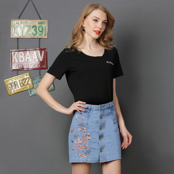 กระโปรงกางเกงยีนส์ฟอกนิ่ม แต่งปักลายดอกไม้วินเทจ (12185X)