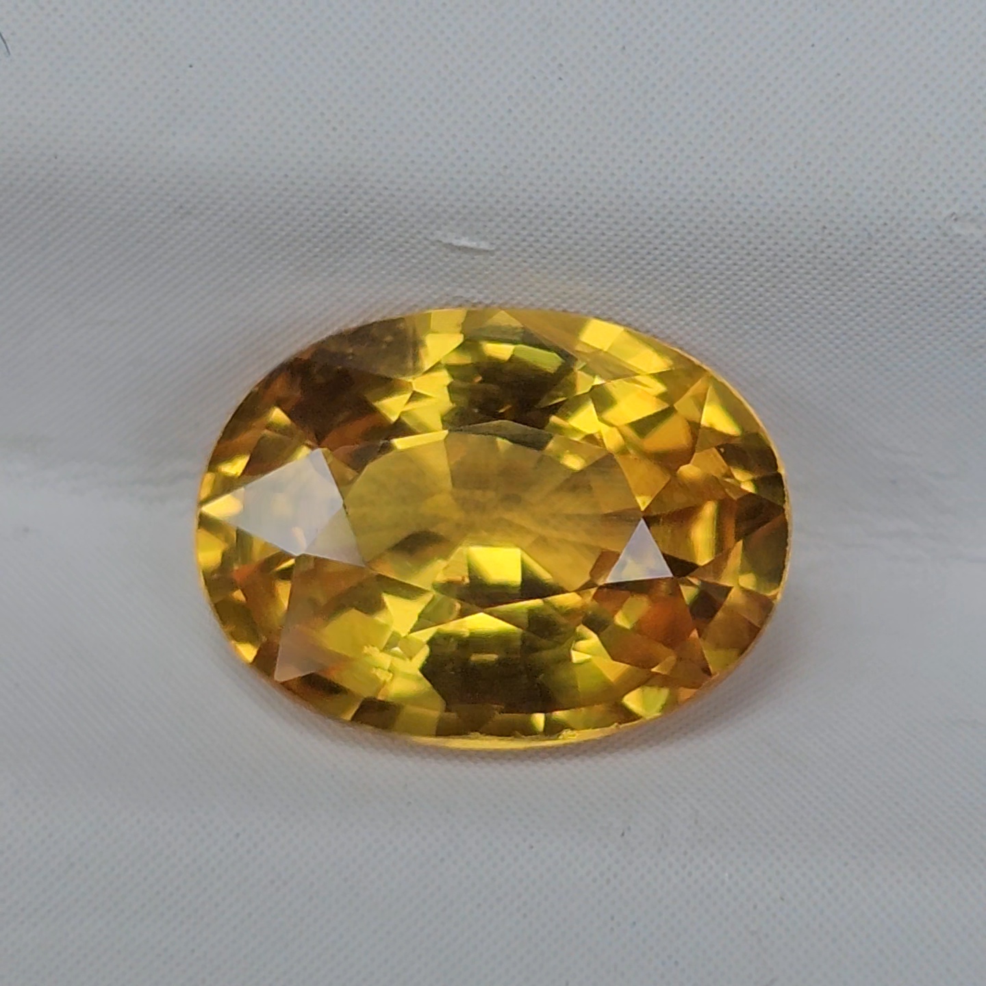 พลอย บุษราคัม yellow sapphire 2.33 กะรัต (Cts.) พลอยแท้ อัญมณีมงคลประจําวันเกิด เครื่องประดับพลอย