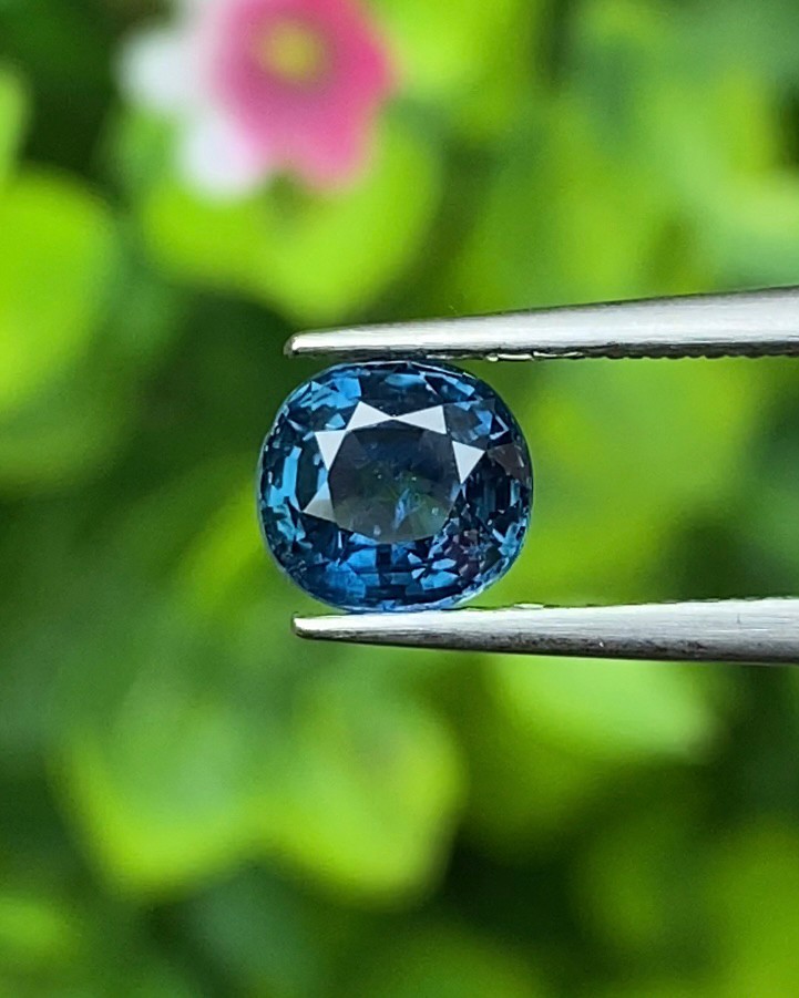 พลอย ไพลิน Blue Sapphire 1.03 กะรัต(Cts.) ดิบ (Unheated ) พลอยแท้ อัญมณีมงคลประจําวันเกิด เครื่องประดับพลอย