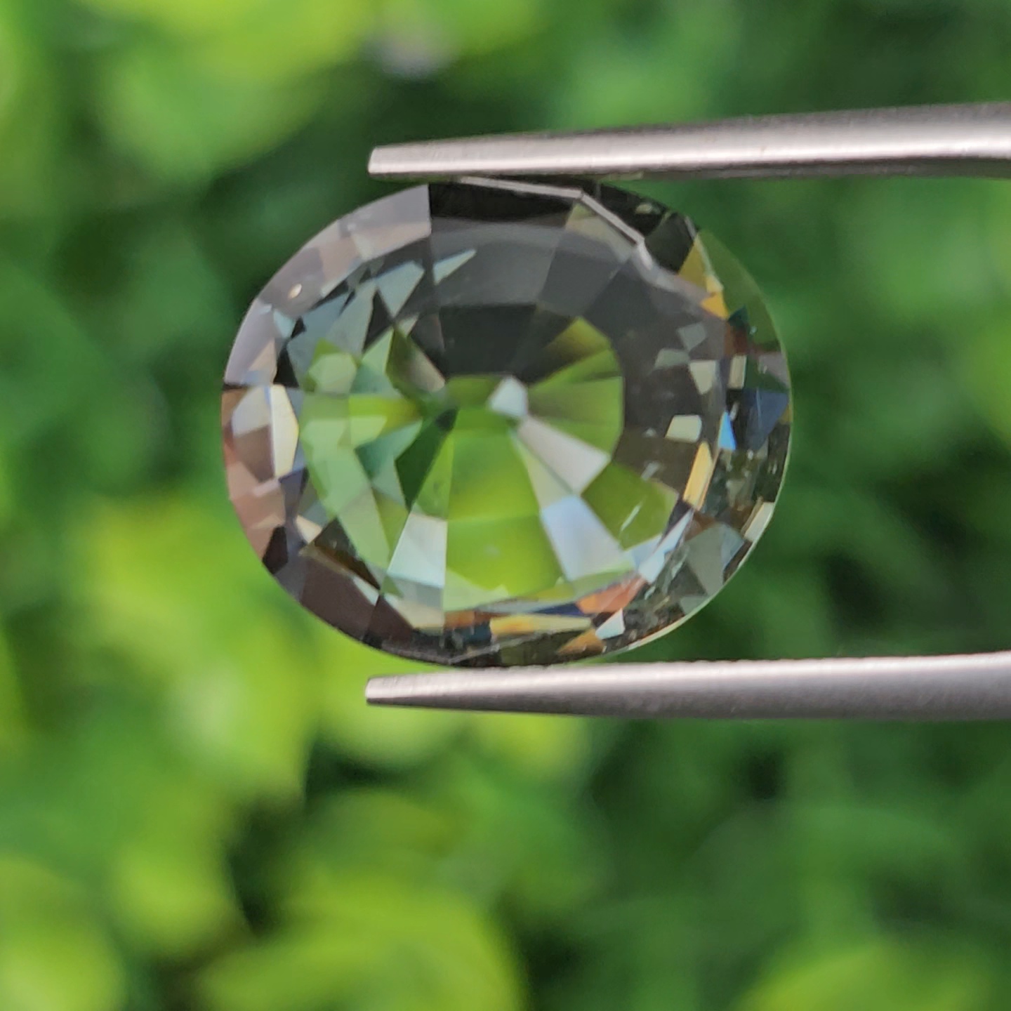 พลอย กรีน ทัวร์มารีน (Green Tourmaline) 11.72 กะรัต (Cts.) อัญมณีมงคลประจําวันเกิด เครื่องประดับพลอย