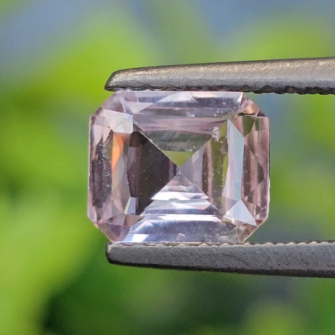 พลอย พัดพารัดชา Padparadscha Sapphire 1.23 กะรัต (Cts.) ดิบ (Unheated) พลอยแท้ อัญมณีมงคลประจําวันเกิด เครื่องประดับพลอย