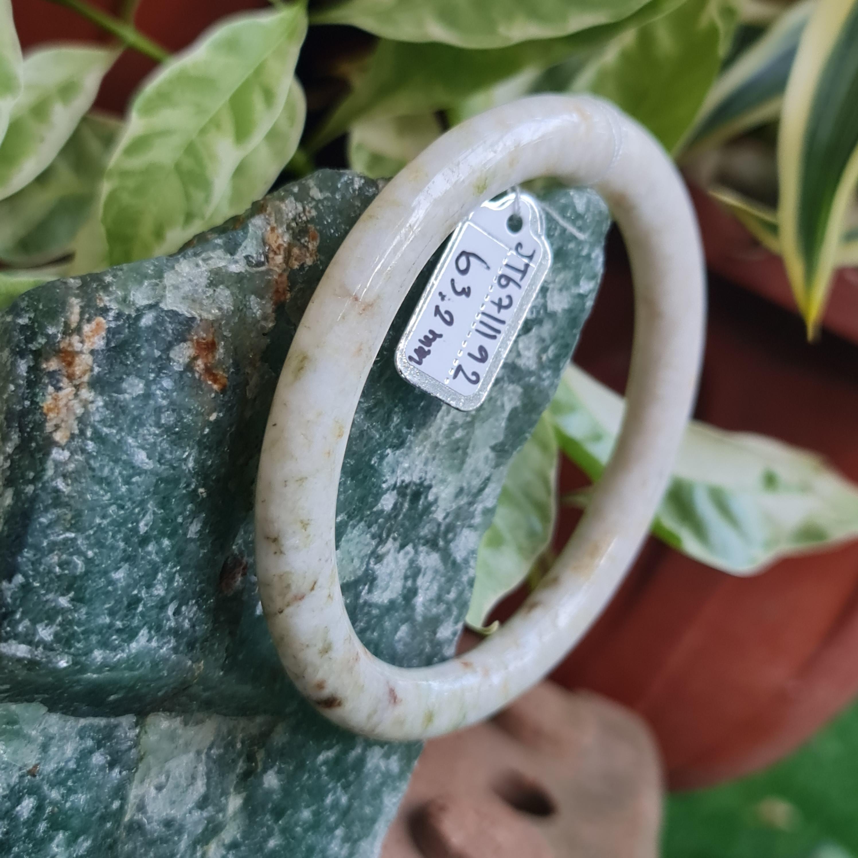 JB6711192 หยก พม่า แท้ Jade กำไลหยก 63.2 มม. (Jadeite bracelet) พม่า (Myanmar)