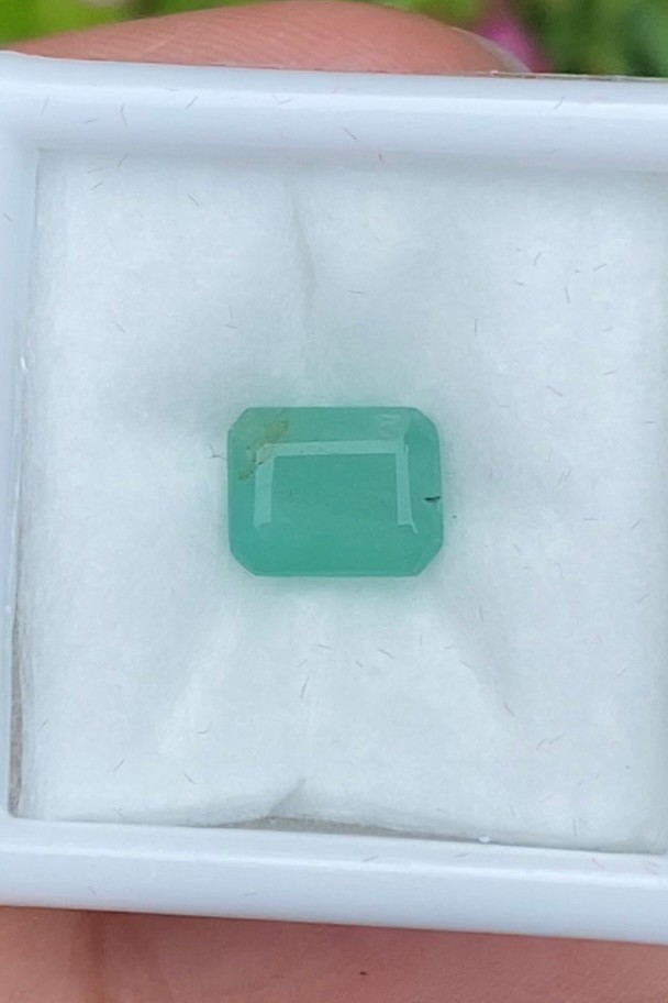 พลอย มรกต Natural Emerald แซมเบีย 1.49 กะรัต (Cts.) พลอยแท้ อัญมณีมงคลประจําวันเกิด เครื่องประดับพลอย