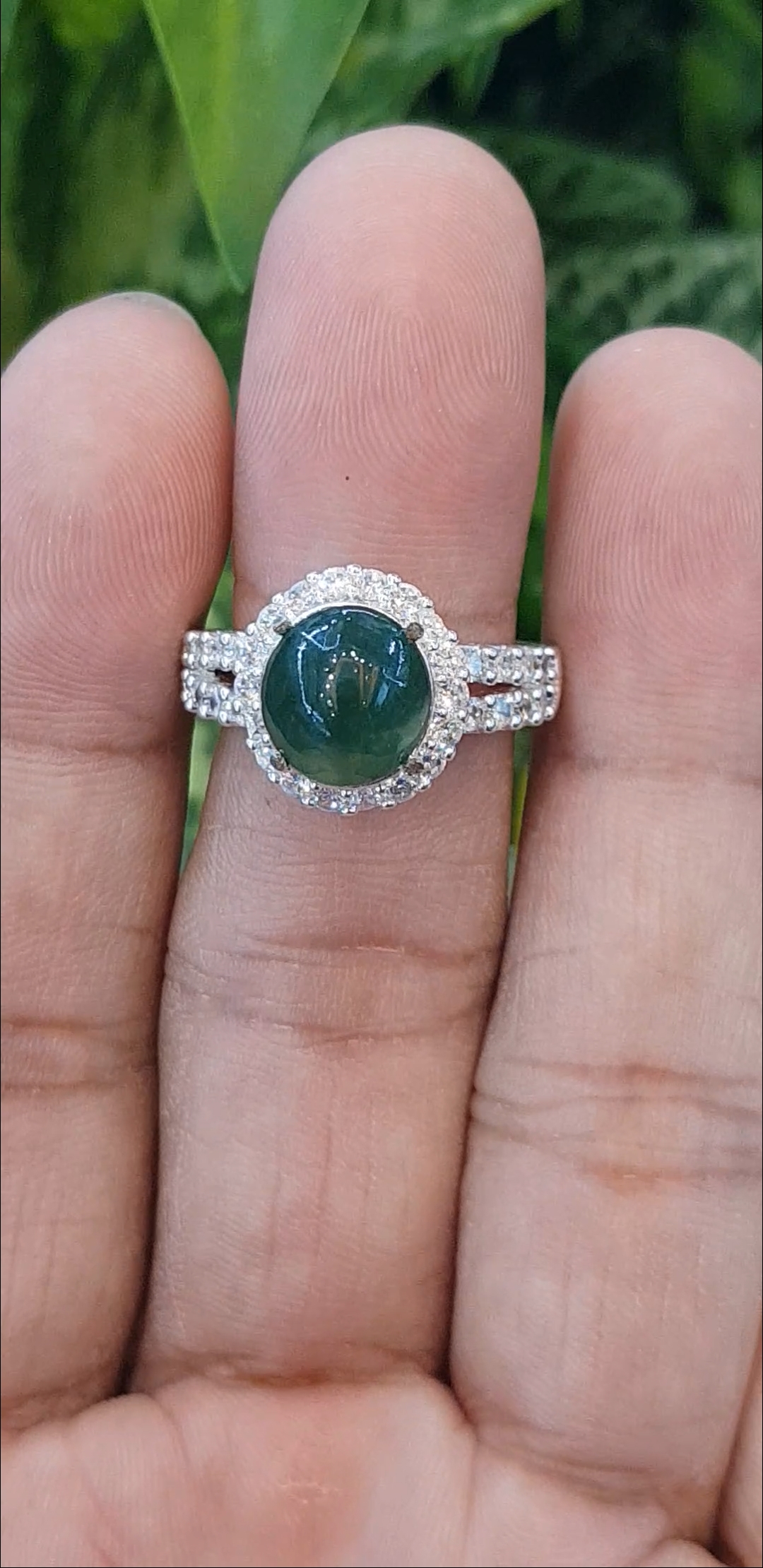 หยก พม่า แท้ Jade แหวนหยก 翡翠戒指 (Jadeite ring) 3.34 กะรัต (Cts.) (Size) 55 ดิบ ไม่ผ่านการปรับปรุง (Type A) พม่า (Myanmar)