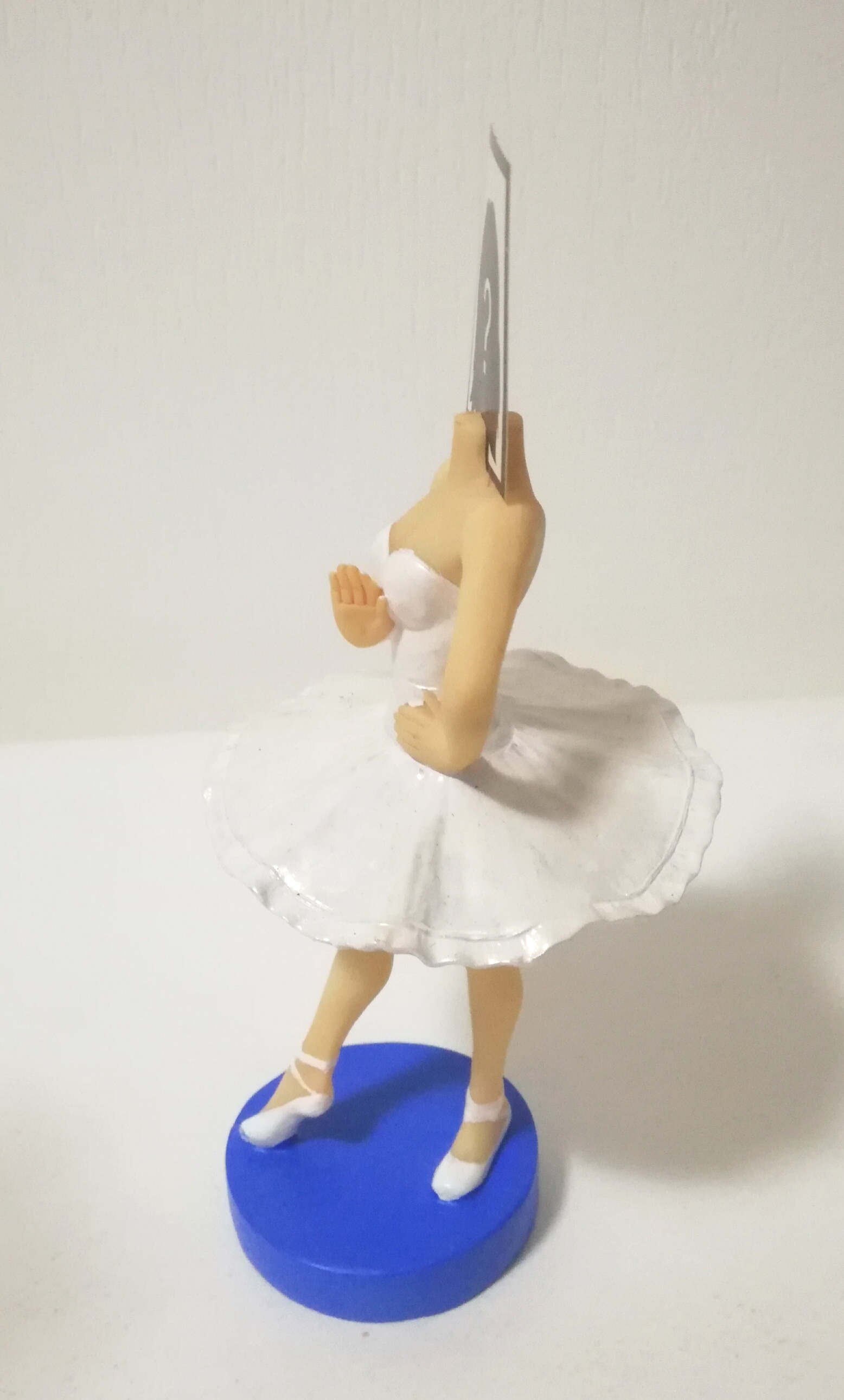 กรอบรูป photo frame รูปสาวน้อยเต้นบัลเล่ต์ ชุดสีขาว บนฐานสึฟ้า ชิ้นงานเรซื่น ใส่ภาพ เฉพาะศรีษะ ตามภาพ สูงประมาณ 15 ซม.