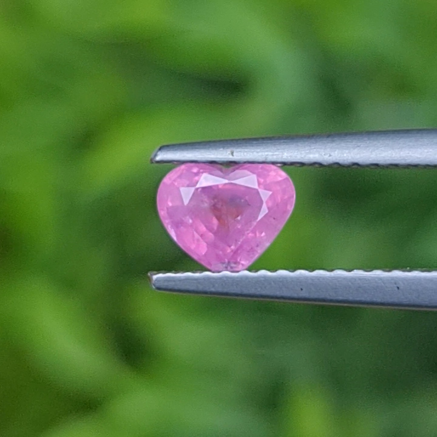 พลอย ชมพู พิ้ง แซฟไฟร์ Pink Sapphire 0.86 กะรัต (Cts.) พลอยแท้ อัญมณีมงคลประจําวันเกิด เครื่องประดับพลอย