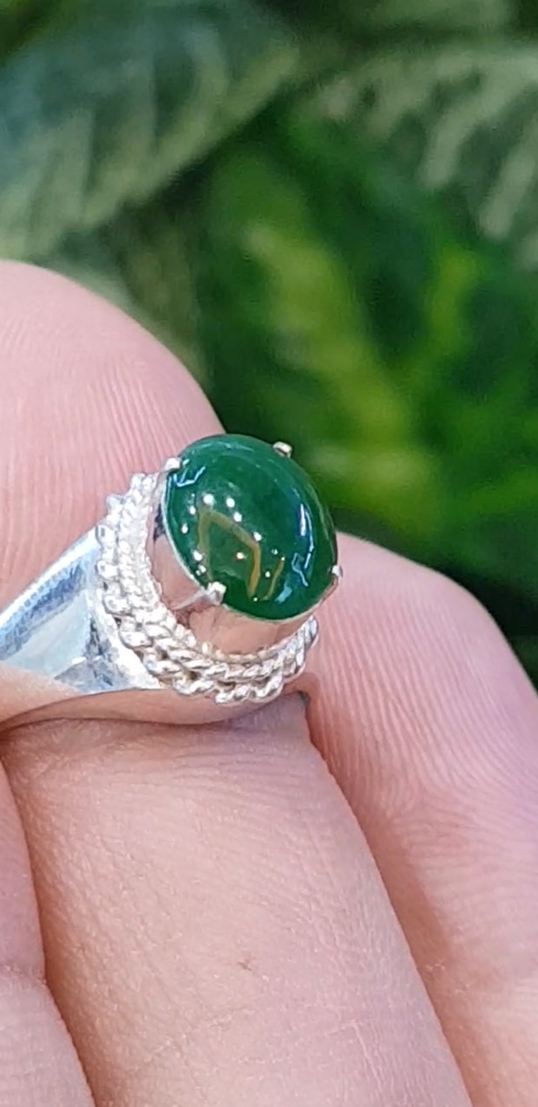หยก พม่า แท้ Jade แหวนหยก 翡翠戒指 (Jadeite ring) 1.26 กะรัต (Cts.) ดิบ (Size) 57 ไม่ผ่านการปรับปรุง (Type A) พม่า (Myanmar)