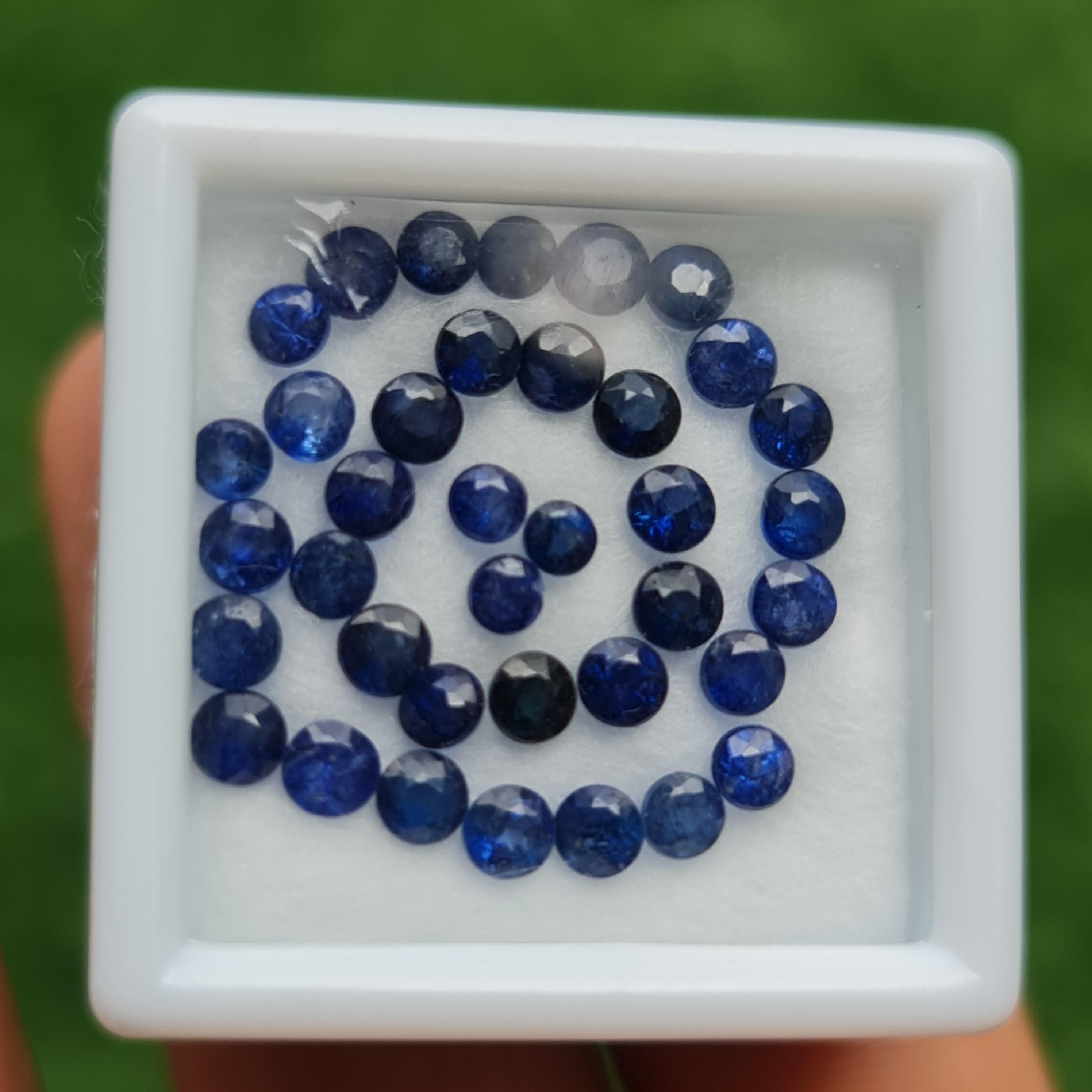 พลอย ไพลิน blue sapphire 5.92 กะรัต (Cts.) 55 เม็ด (pcs.) พลอยแท้ อัญมณีมงคลประจําวันเกิด เครื่องประดับพลอย