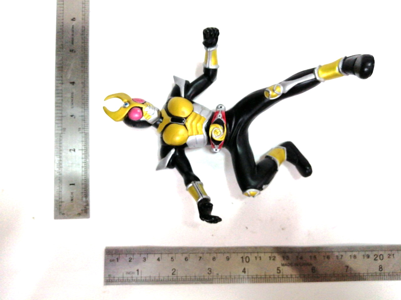 งานพลาสติกตัน ขนาดประมาณ 6นิ้ว, ขยับไม่ได้ ไม่มีจุดขยับ ขนาดตามรูป ไรเดอร์อากิโตะ *** ไม่มีฐาน