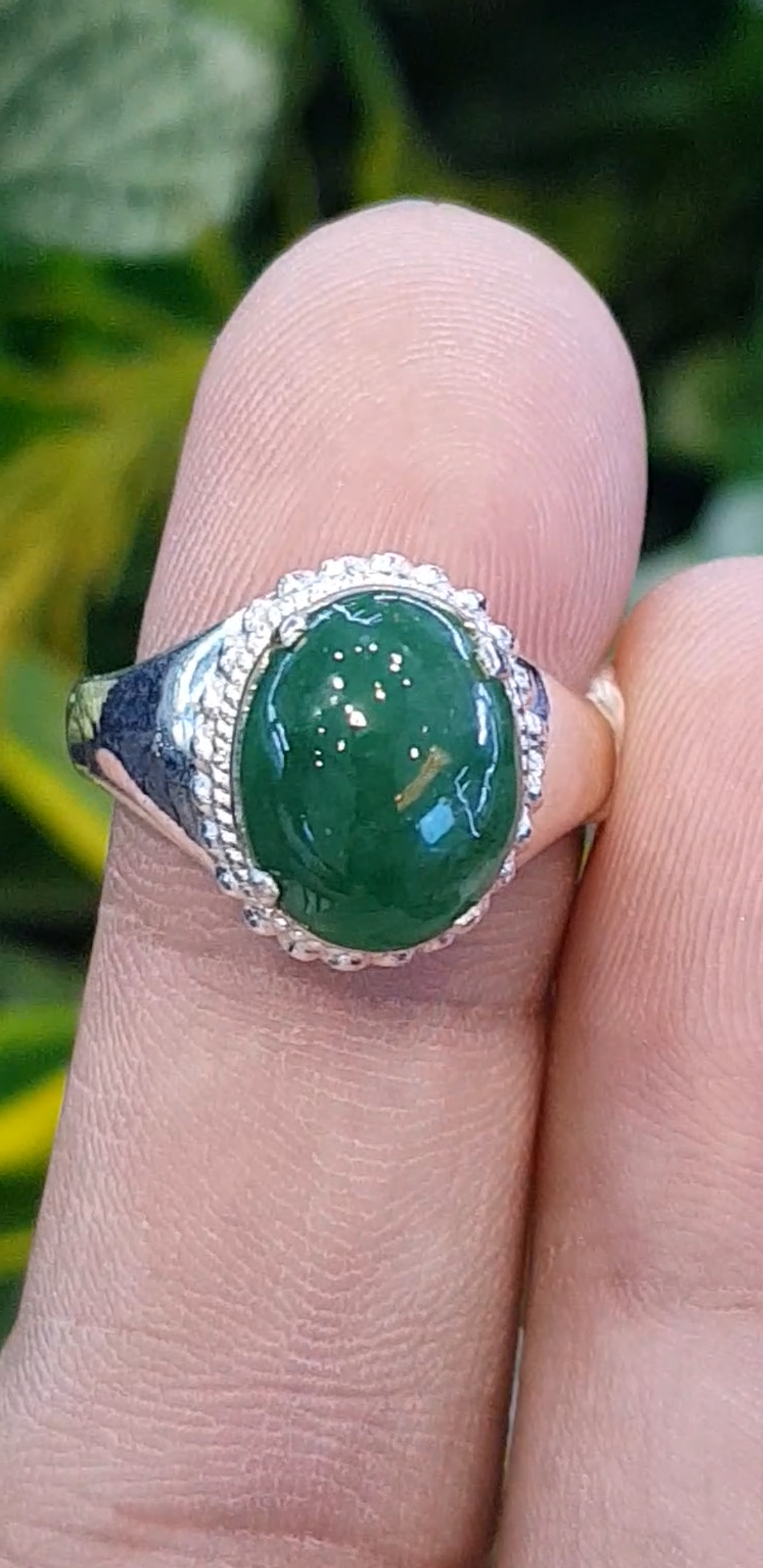 หยก พม่า แท้ Jade แหวนหยก 翡翠戒指 (Jadeite ring) 2.30 กะรัต (Cts.) (Size) 57 ดิบ ไม่ผ่านการปรับปรุง (Type A) พม่า (Myanmar)