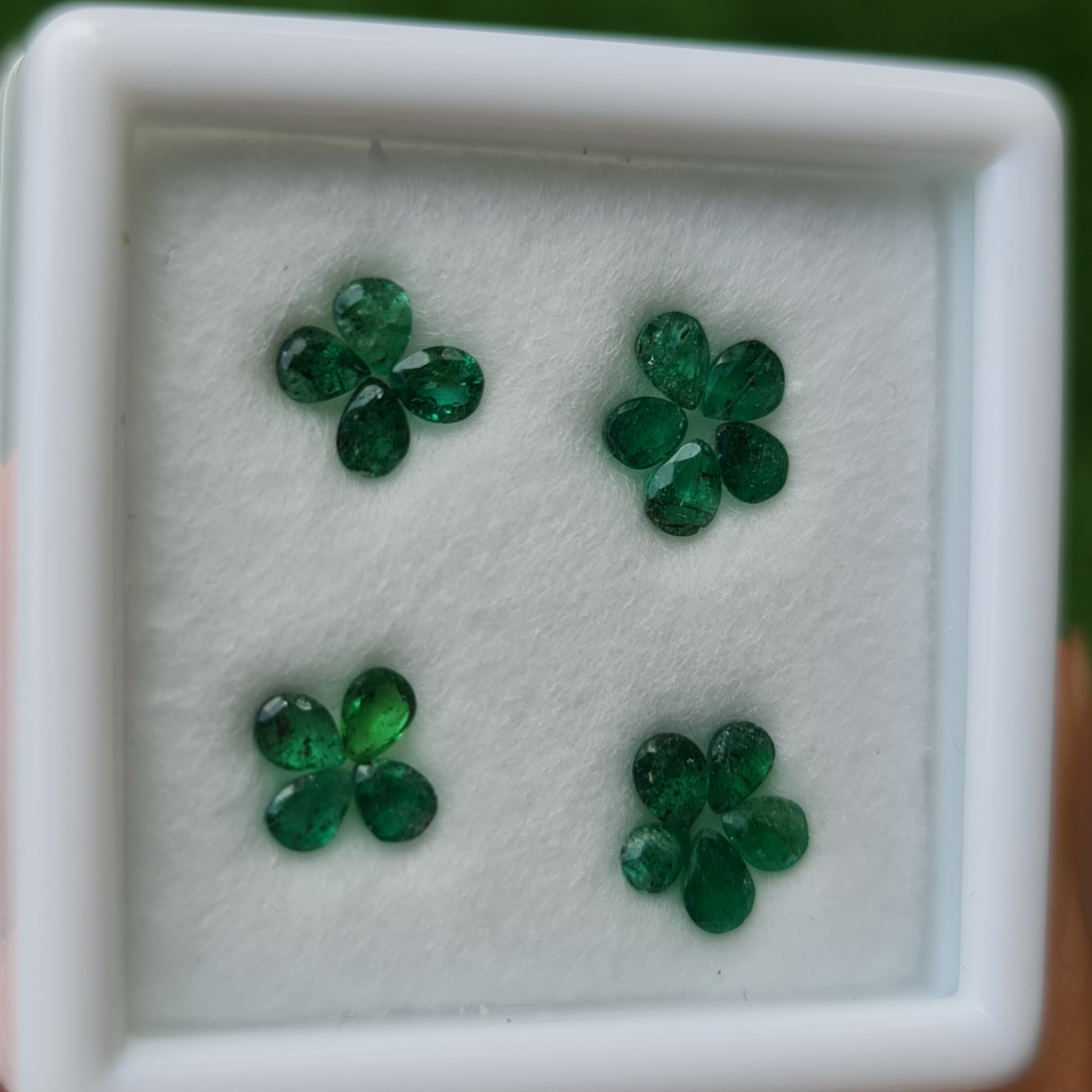 พลอย มรกต Natural Emerald แซมเบีย 2.28 กะรัต (Cts.) 18 เม็ด (pcs.) พลอยแท้ อัญมณีมงคลประจําวันเกิด เครื่องประดับพลอย
