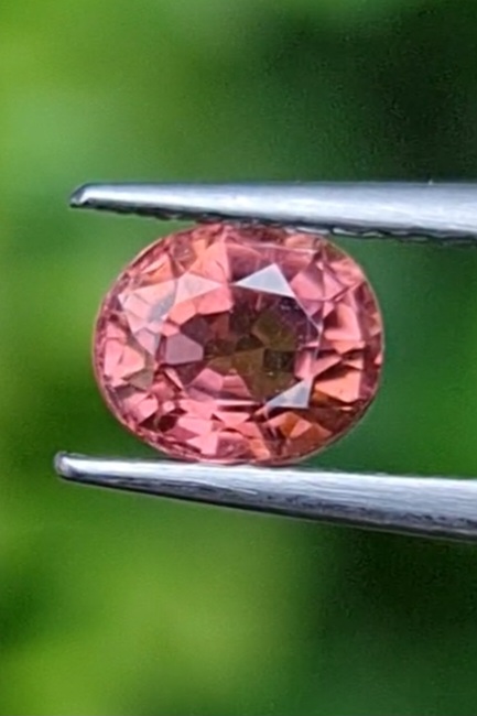 พลอย ทัวร์มารีน (Tourmaline) 0.68 กะรัต (Cts.) อัญมณีมงคลประจําวันเกิด เครื่องประดับพลอย
