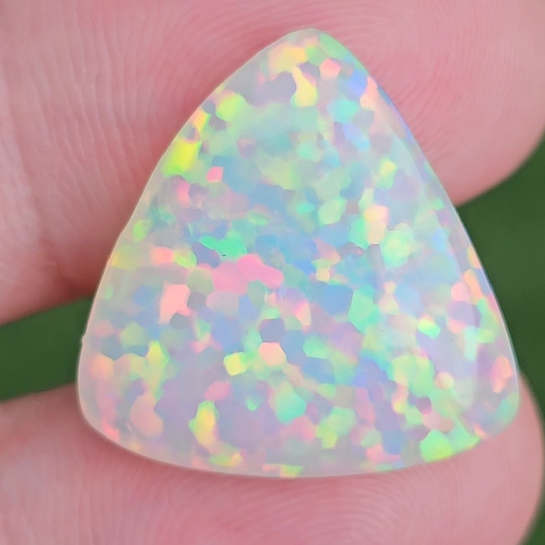 พลอย ไวท์ โอปอล White Opal 13.51 กะรัต (Cts.) พลอยแท้ อัญมณีมงคลประจําวันเกิด เครื่องประดับพลอย