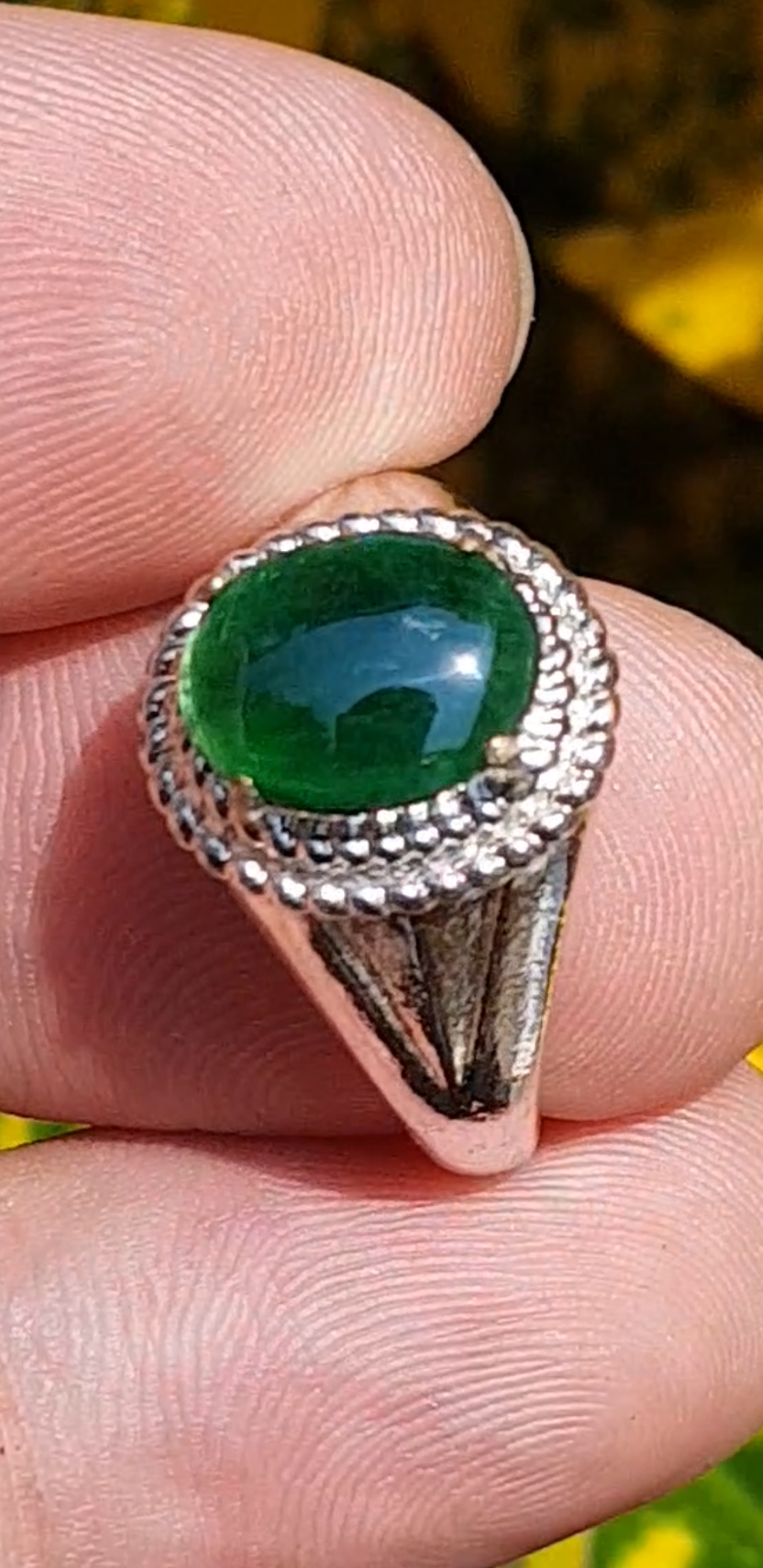 หยก พม่า แท้ Jade แหวนหยก 翡翠戒指 (Jadeite ring) 1.23 กะรัต (Cts.) ดิบ ไม่ผ่านการปรับปรุง (Type A) พม่า (Myanmar)