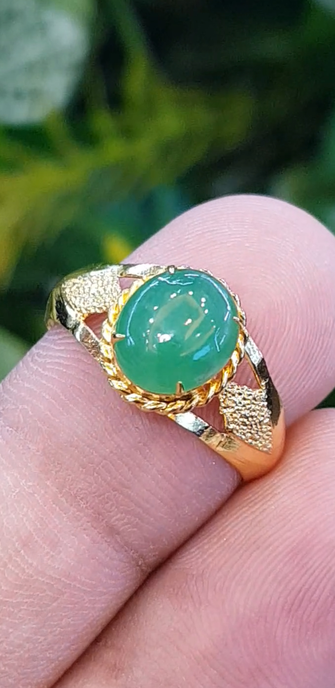 หยก พม่า แท้ Jade แหวนหยก 翡翠戒指 (Jadeite ring) ดิบ 1.30 กะรัต (Cts.) ไม่ผ่านการปรับปรุง (Type A) พม่า (Myanmar)