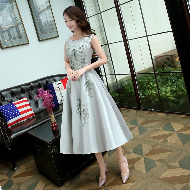 Pre-order ชุดราตรียาว แขนกุด ผ้าซาติน ปักดิ้นลายดอกไม้ช่วงอก เชือกผูกหลัง