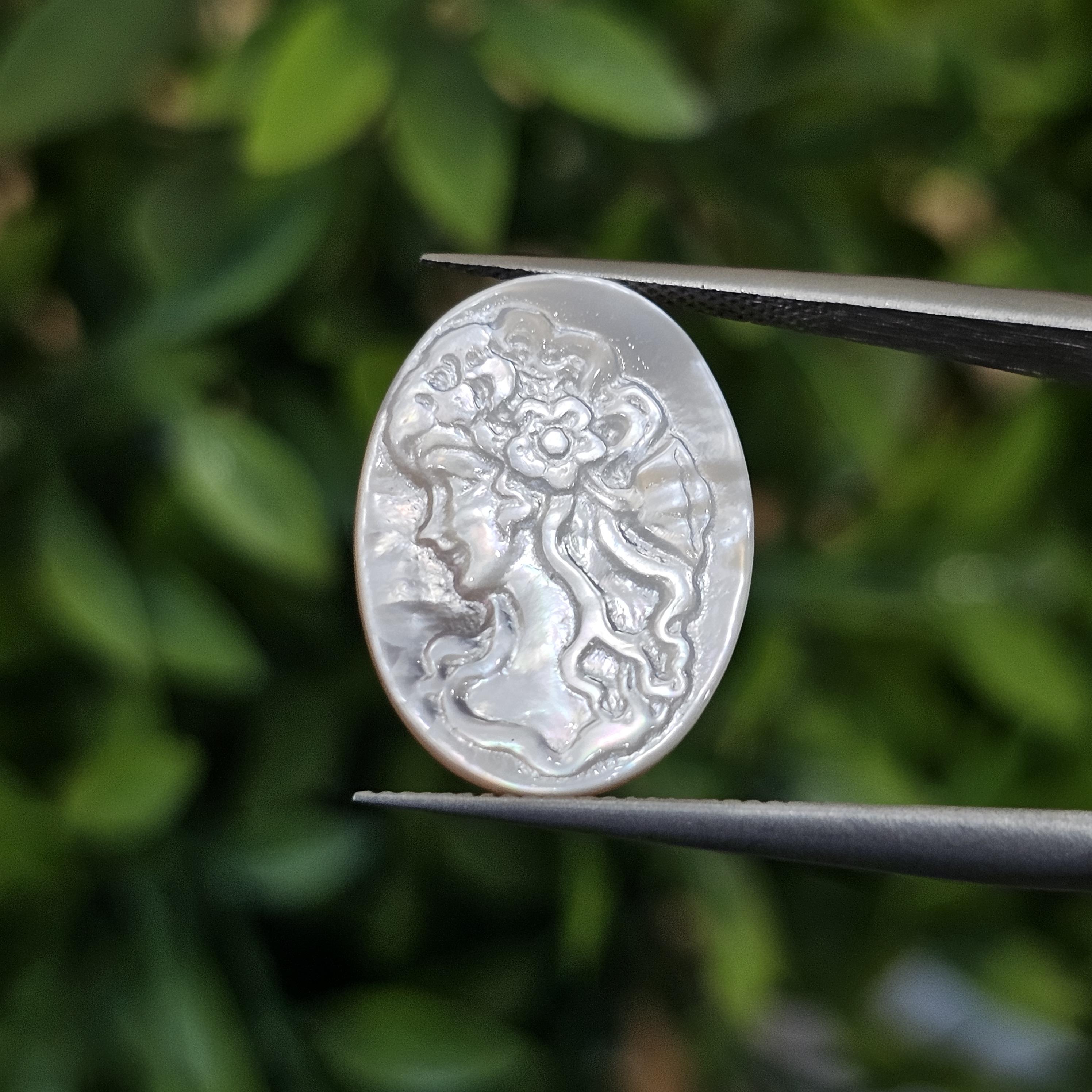 เปลือกหอยมุก แกะสลัก Pearl Shell Carved 4.12 กะรัต (Cts.)