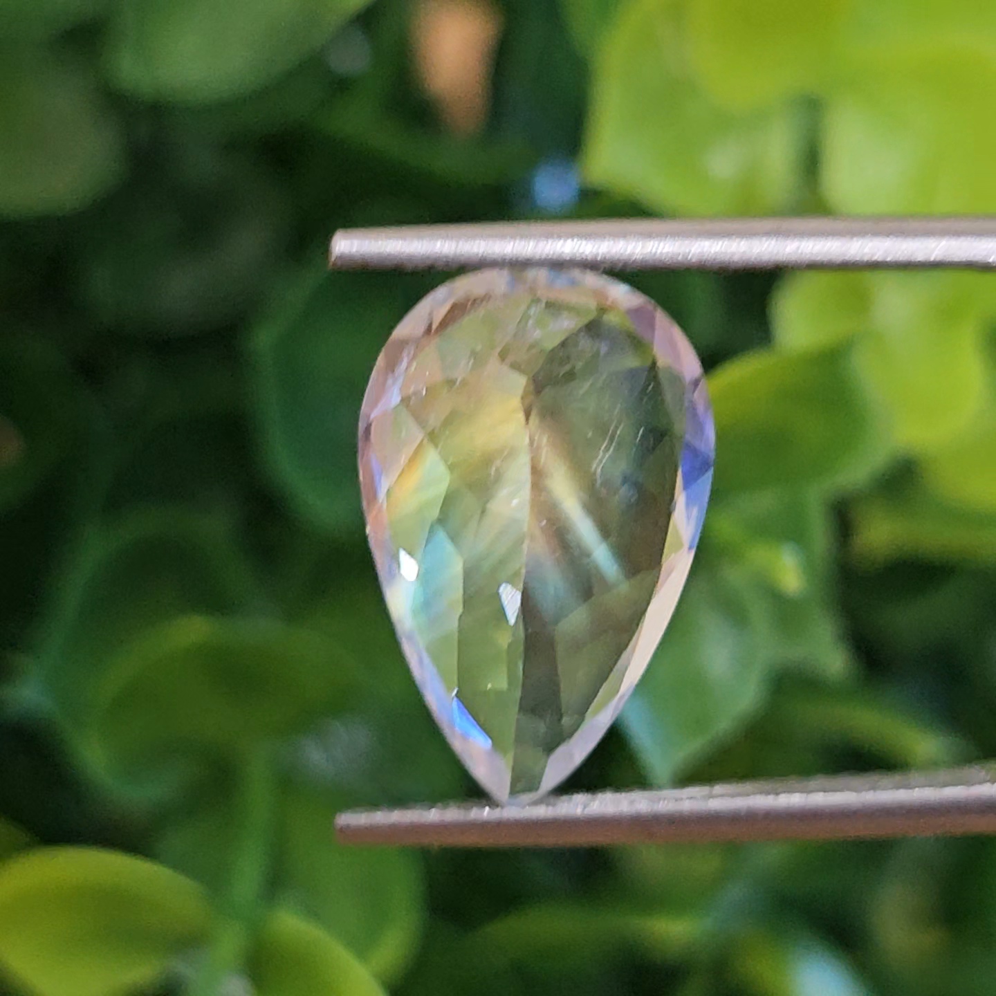 พลอย มูนสโตน เรนโบว์ Rainbow Moonstone 5.60 กะรัต (cts.) พลอยแท้ อัญมณีมงคลประจําวันเกิด เครื่องประดับพลอย