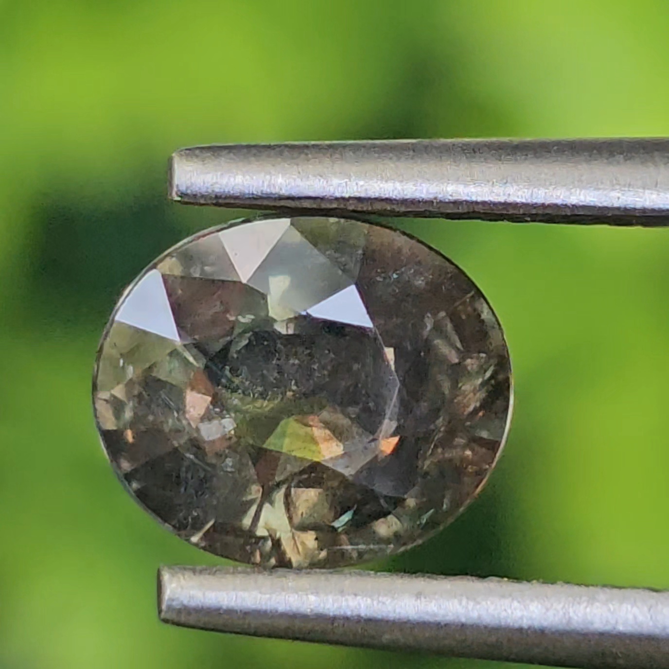 พลอย เขียวส่อง Green Sapphire 1.13 กะรัต (Cts.) ดิบ Unheated พลอยแท้ อัญมณีมงคลประจําวันเกิด เครื่องประดับพลอย