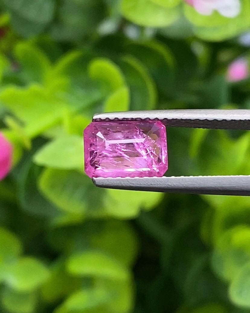 พลอย ชมพู พิ้ง แซฟไฟร์ Pink Sapphire 1.49 กะรัต (Cts.) พลอยแท้ อัญมณีมงคลประจําวันเกิด เครื่องประดับพลอย