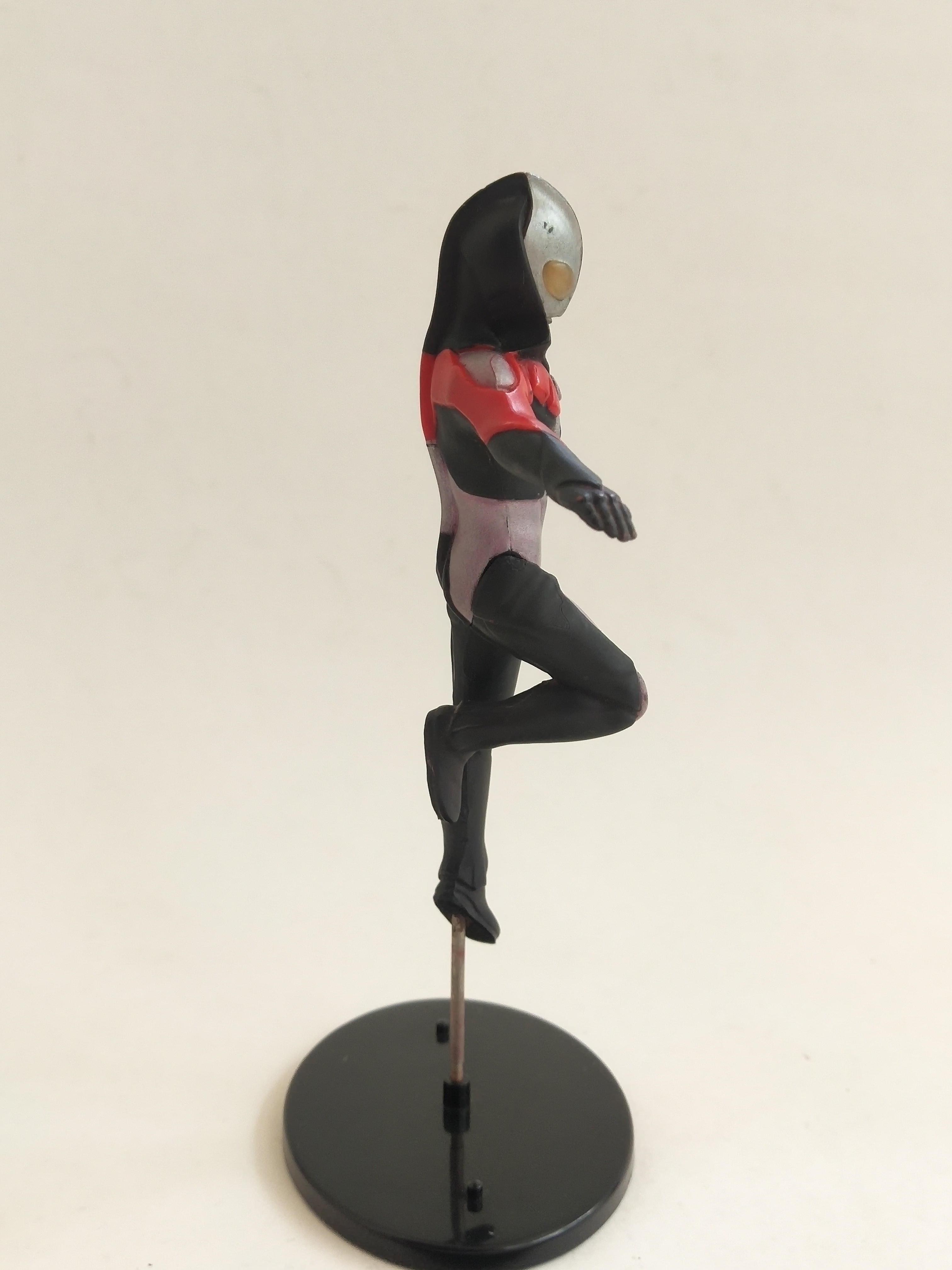 ของสะสม อุลตร้าแมน Ultraman ,ดาร์คอุลตร้า พร้อมฐาน และ แกนตั้ง Dark Ultra ซ่อมสี ขาแยก หน้าติดกาวถาวร