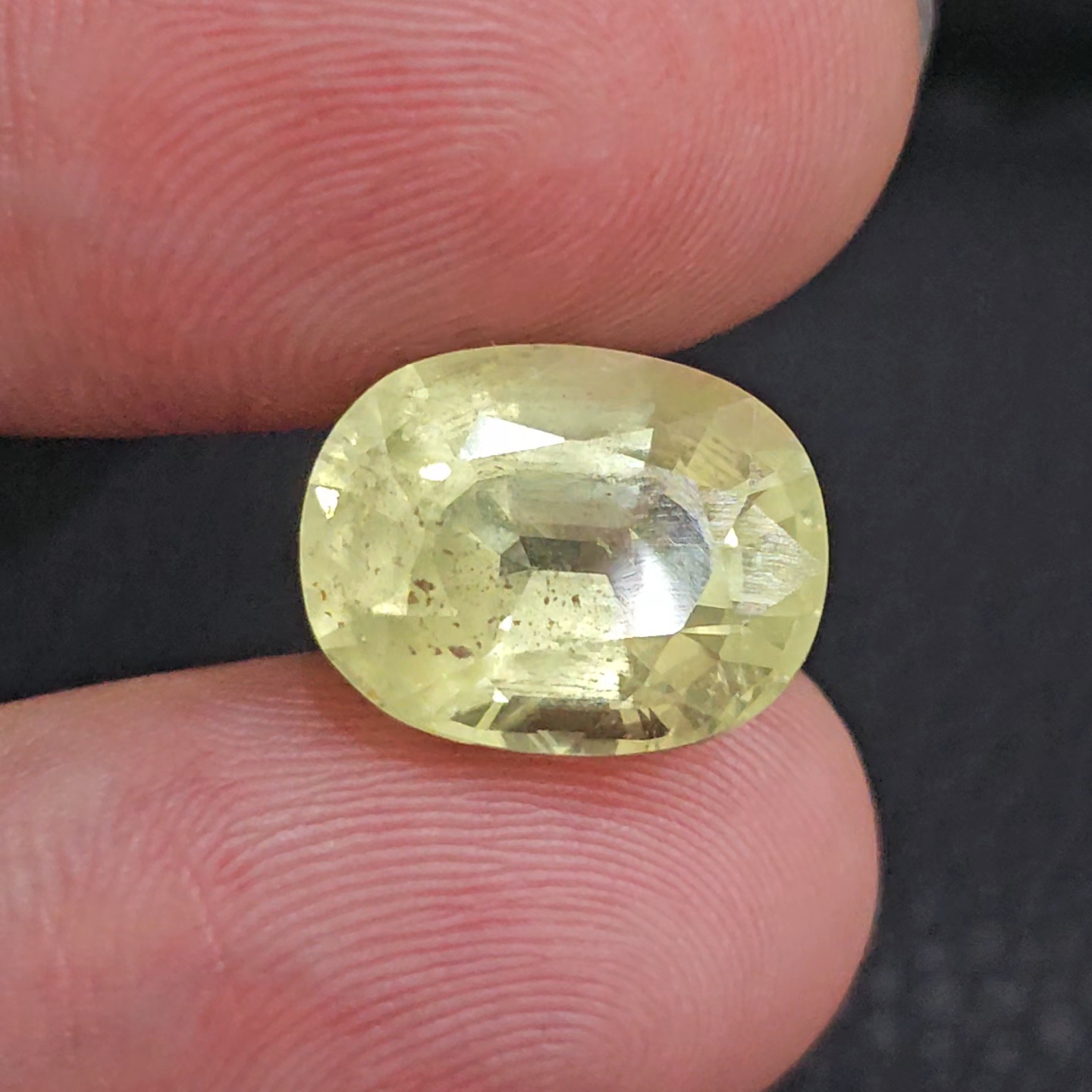 พลอย คริโซเบริล (Chrysoberyl) 10.50 กะรัต (Cts.) พร้อมใบเซอร์ พลอยแท้ อัญมณีมงคลประจําวันเกิด เครื่องประดับพลอย