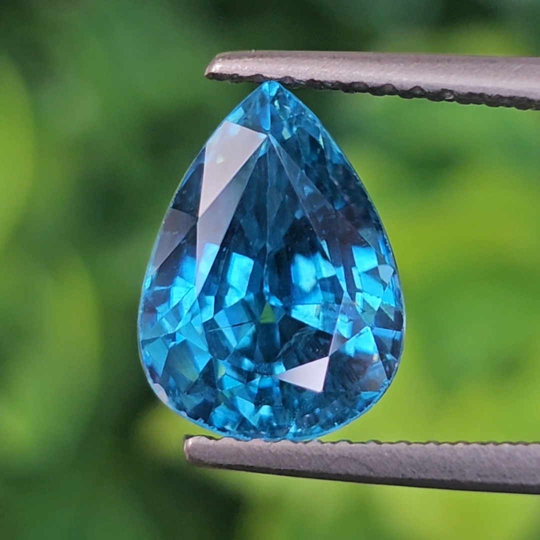 พลอย เพทาย (Zircon) 5.55 กะรัต (Cts.) พลอยแท้ อัญมณีมงคลประจําวันเกิด เครื่องประดับพลอย
