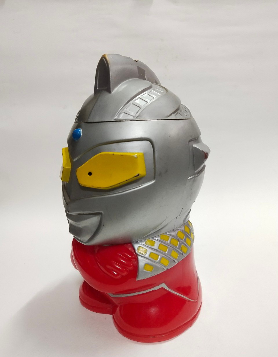 กระติกน้ำ/ออมสิน พลาสติก อุลตร้าเซเว่น(ตัวที่ 2) พรีเมี่ยมของแถมแลกซื้อจากร้าน มิสเตอร์โดนัท+โคคา โคล่า งานเก่าเก็บสะสม มือสองสภาพดีมีรอย ขนาดตามรูป