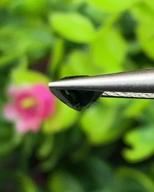 พลอย แซฟไฟร์ 3 สี Tricolor Sapphire 1.33 กะรัต (Cts.) ดิบ Unheated พลอยแท้ อัญมณีมงคลประจําวันเกิด เครื่องประดับพลอย