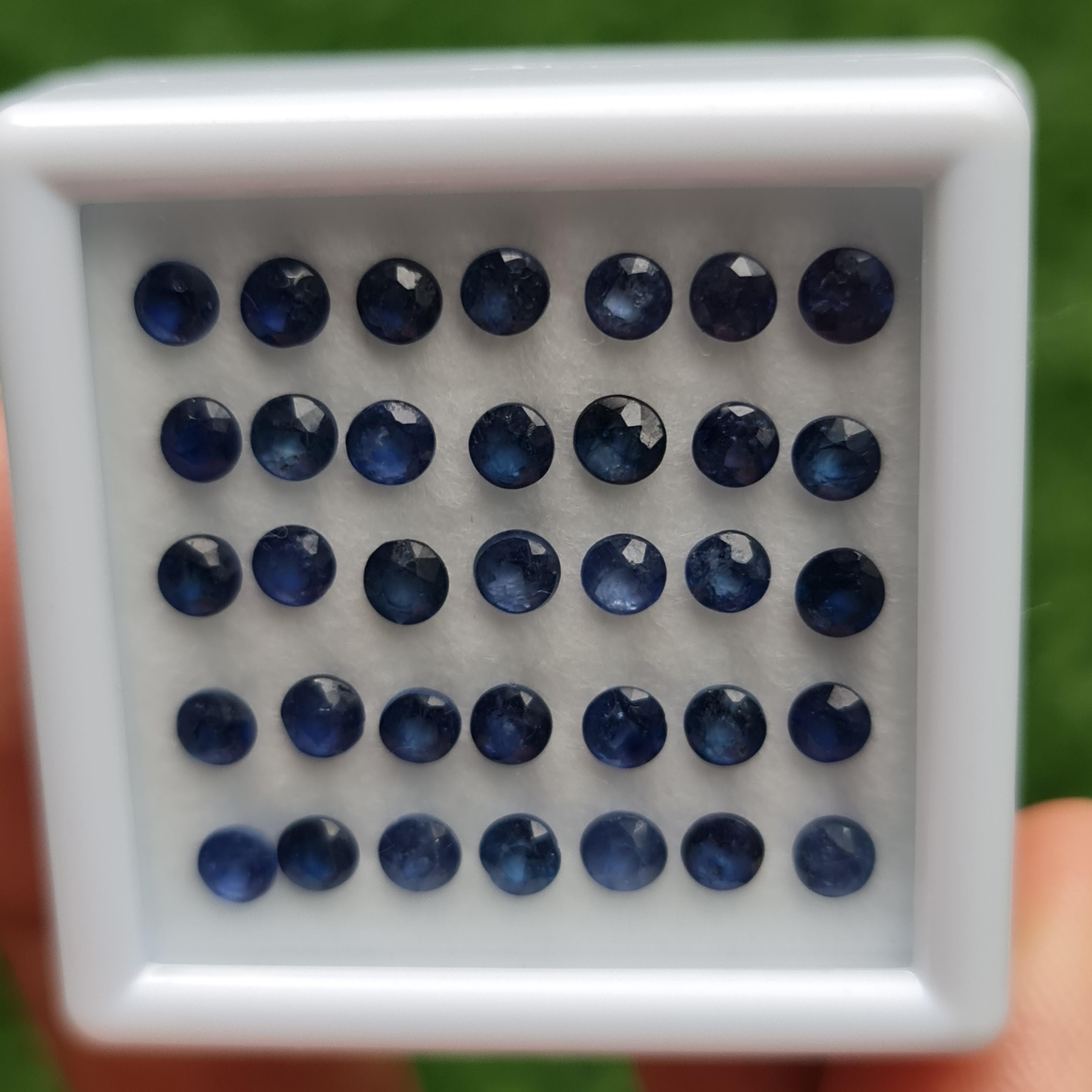 พลอย ไพลิน blue sapphire 12.00 กะรัต (Cts.) 35 เม็ด (pcs.) พลอยแท้ อัญมณีมงคลประจําวันเกิด เครื่องประดับพลอย