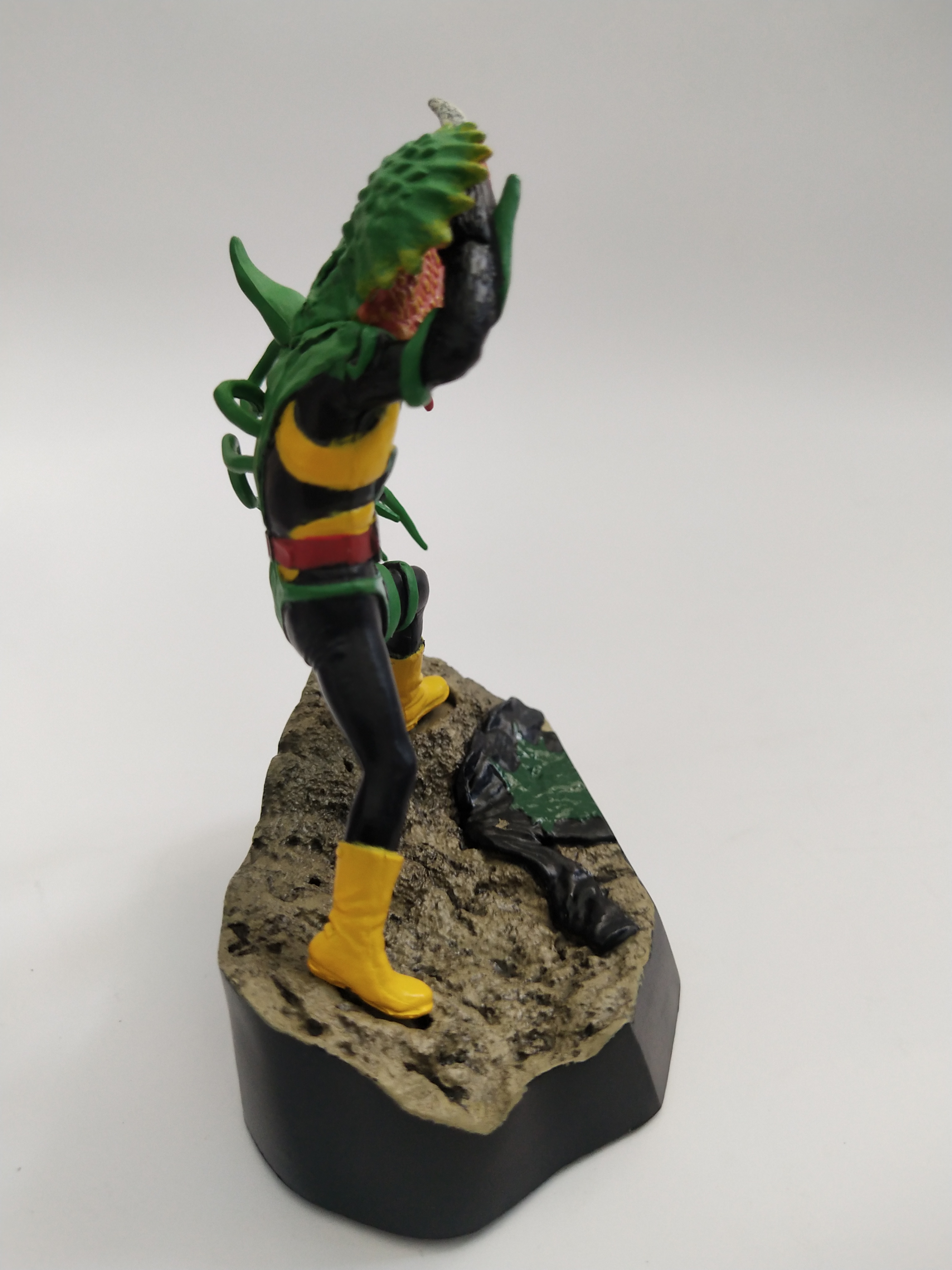 มีหลายภาพ งานฉากสัตว์ประหลาด กินแมลง จากไรเดอร์ V3