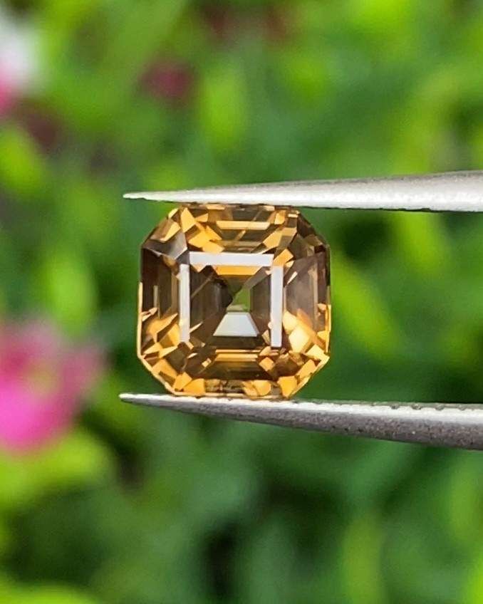 พลอย เพทาย (Zircon) 1.80 กะรัต (Cts.) พลอยแท้ อัญมณีมงคลประจําวันเกิด เครื่องประดับพลอย