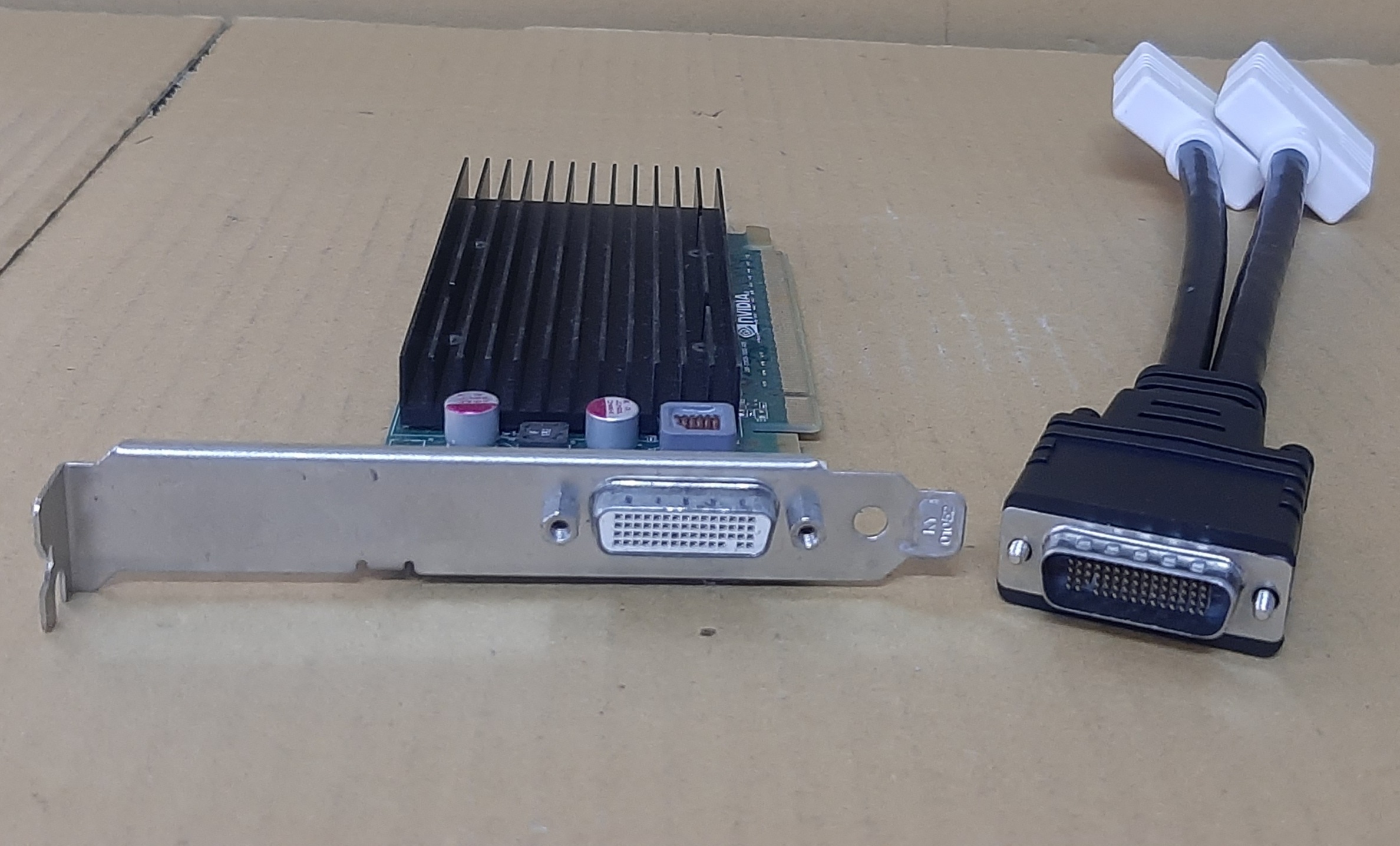 NVIDIA Quadro NVS 300 พร้อมสาย DMS-59 ออกสองจอ Port DVI ขายาว