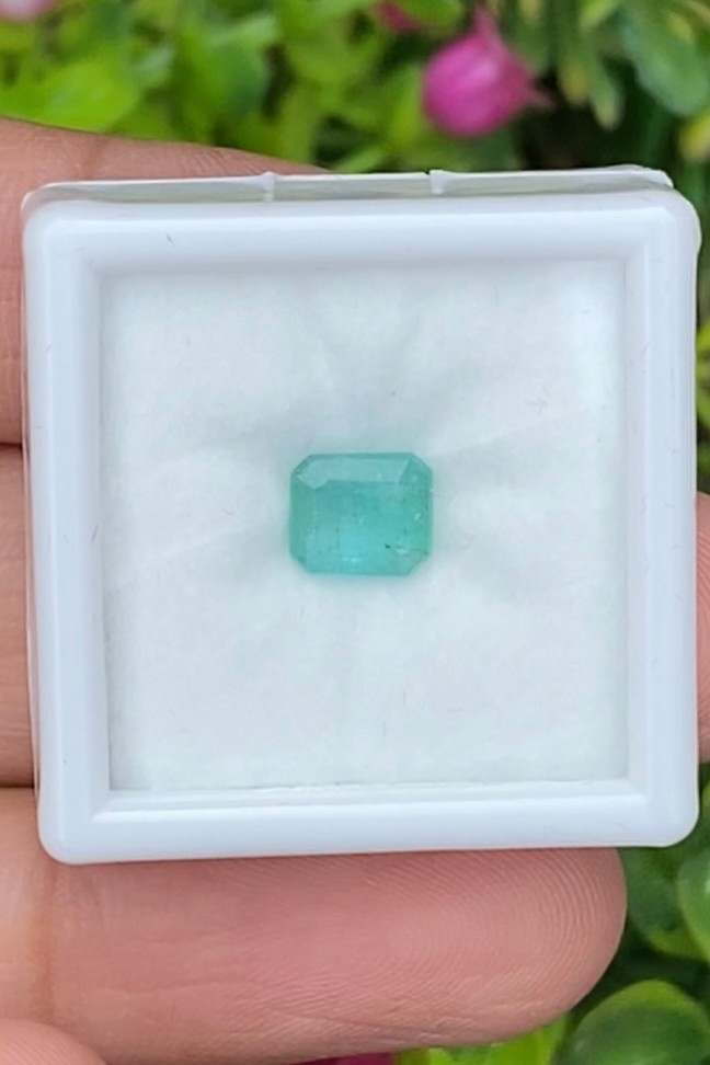 พลอย มรกต Natural Emerald แซมเบีย 0.98 กะรัต (Cts.) พลอยแท้ อัญมณีมงคลประจําวันเกิด เครื่องประดับพลอย