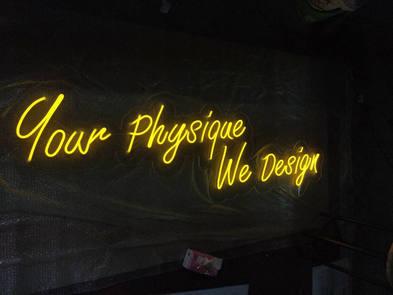 ป้ายไฟนีออนดัด แสงสีเหลือง Your phgsique We Design #วางบนอะคริลิคใสไดคัทรองหลัง