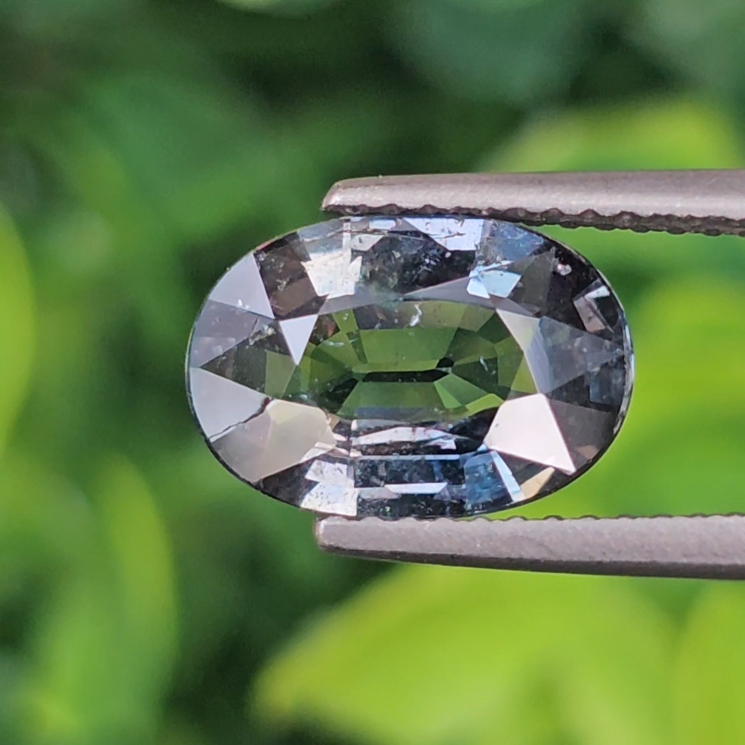 พลอย ไพลิน blue sapphire 2.79 กะรัต (Cts.) ดิบ unheated พลอยแท้ อัญมณีมงคลประจําวันเกิด เครื่องประดับพลอย