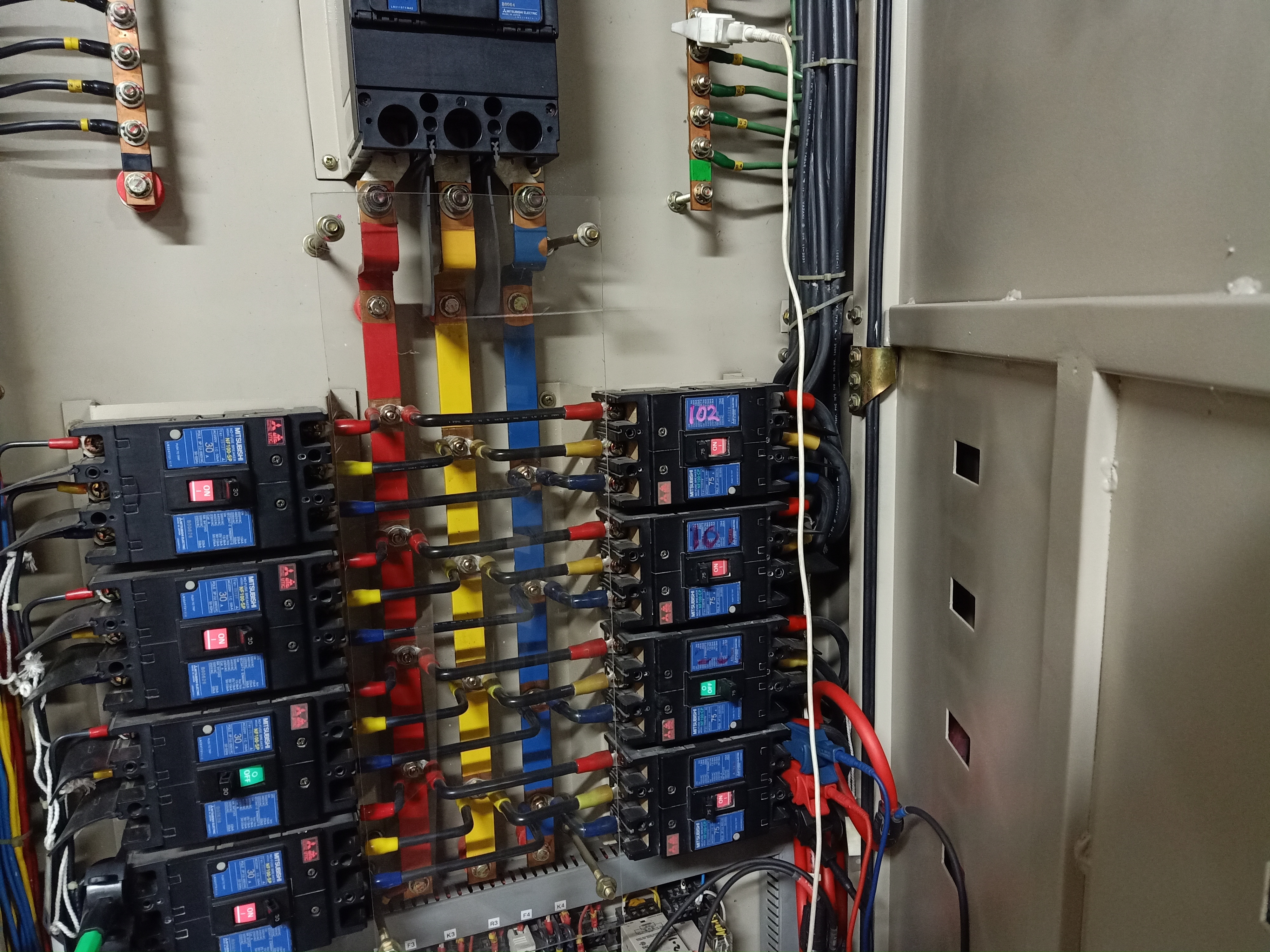 บริการงานติดตั้งระบบไฟฟ้า อิเล็กทรอนิกส์ 094-558-6707