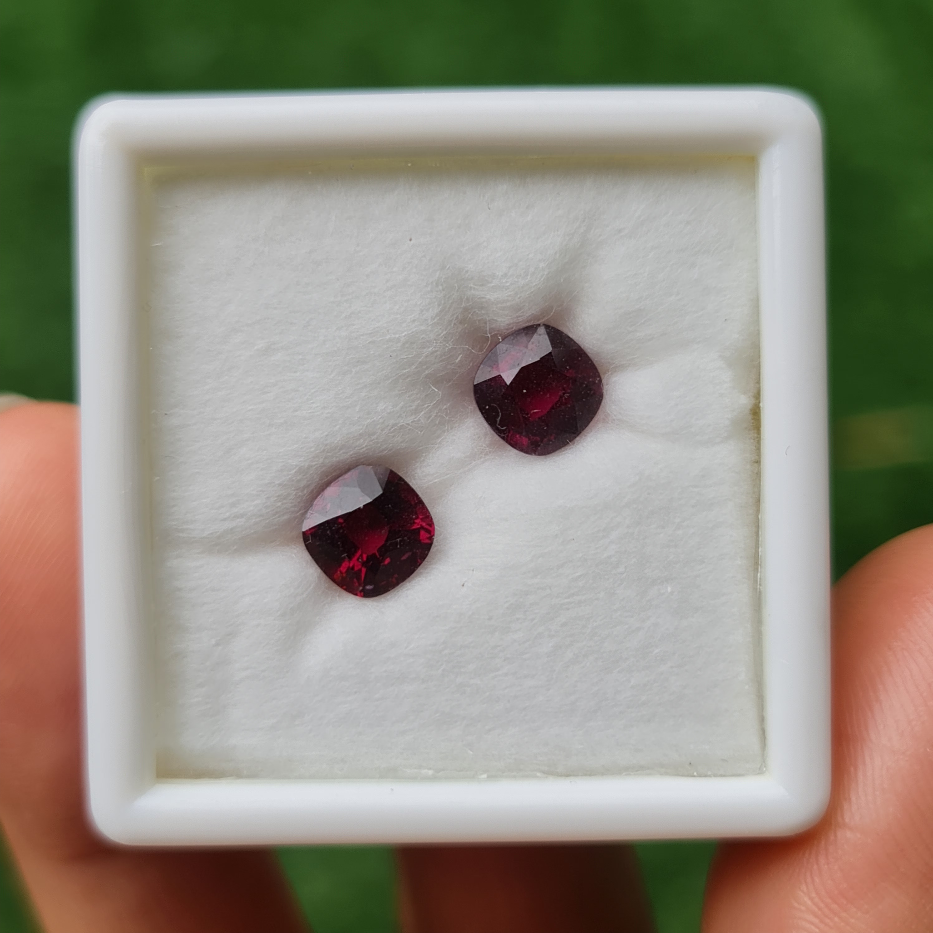 พลอย โรโดไลต์ การ์เน็ท Rhodolite Garnet 3.85 กะรัต (Cts.) พลอยแท้ อัญมณีมงคลประจําวันเกิด เครื่องประดับพลอย