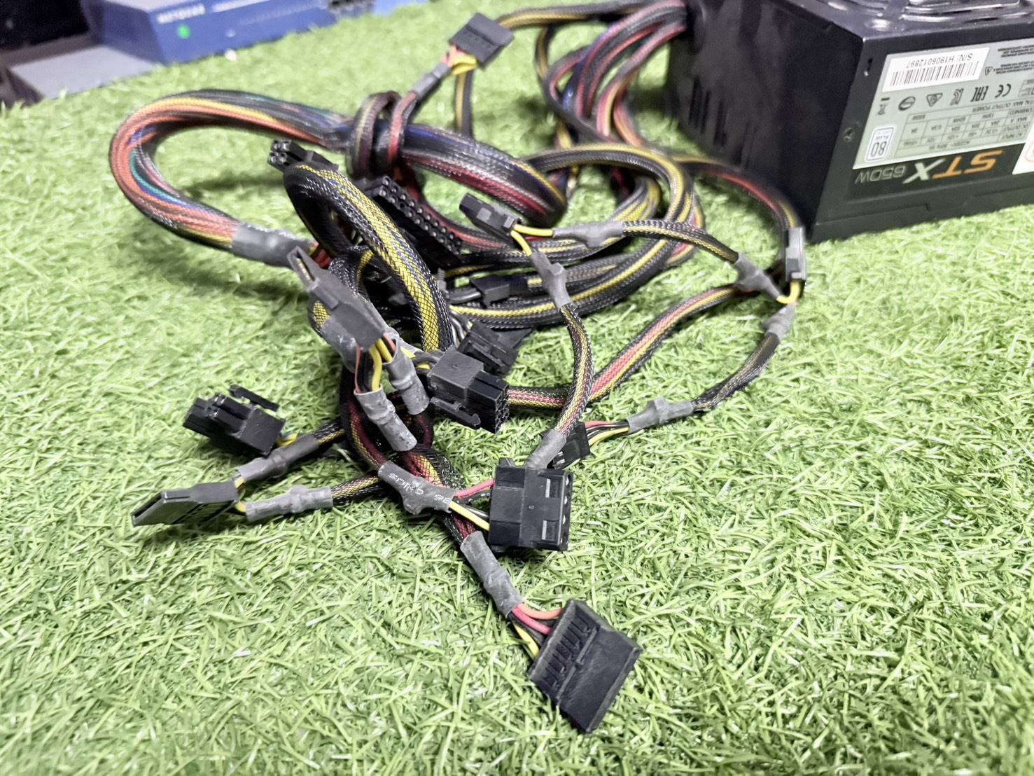 Cougar 650 Watt STX (80+) สายตามรูป