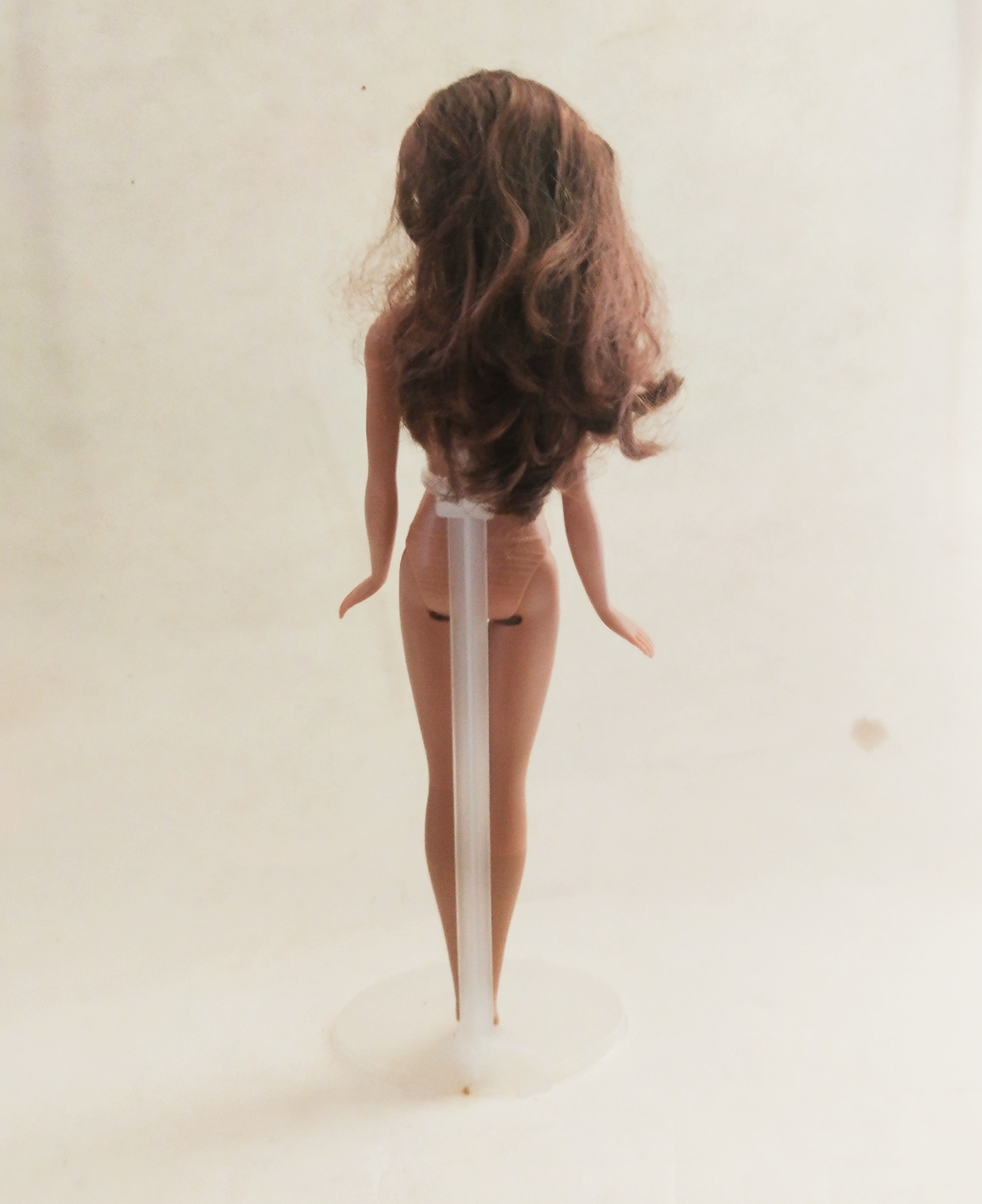 ตุ๊กตาบาร์บี้ ** คอหลวมบ้าง หน้่าสวย ผมยาวสลวยสีน้ำตาลขาแข็งพับงอไม่ได้ Mattel China 2015