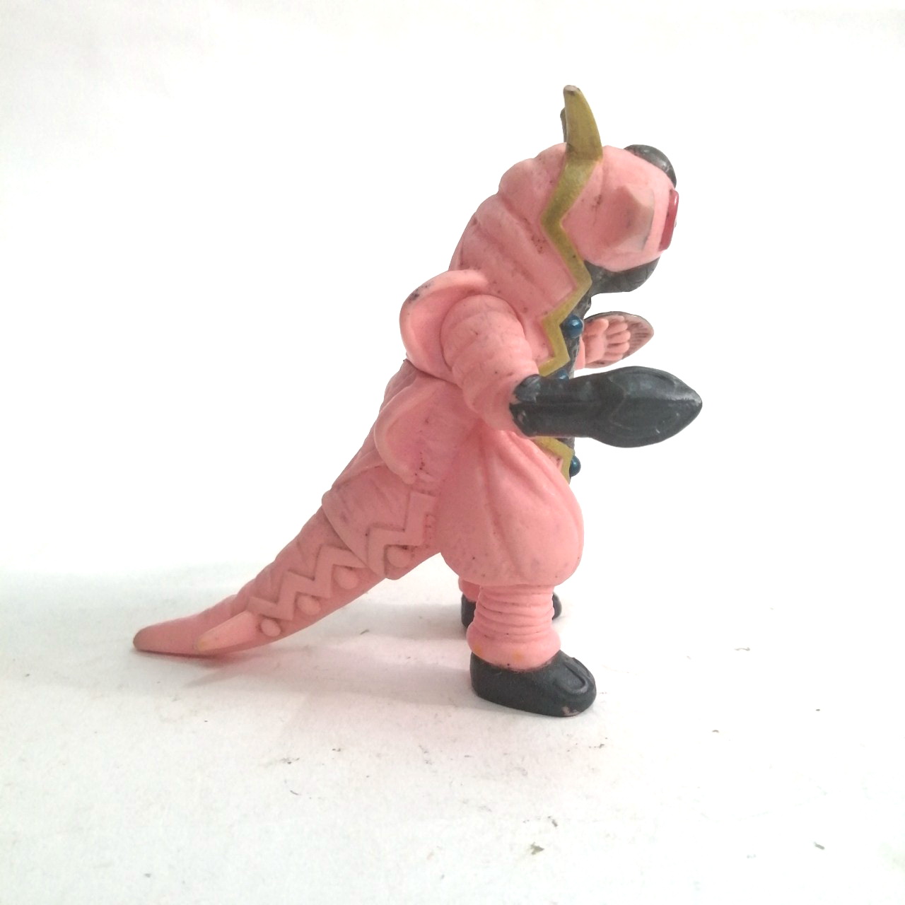 ซอฟ 4 นิ้ว ขนาดตามรูป โมโมชาก้อน สัตว์ประหลาดจาก อุลตร้าแมนไนซ์ สภาพดี มีรอยบ้าง