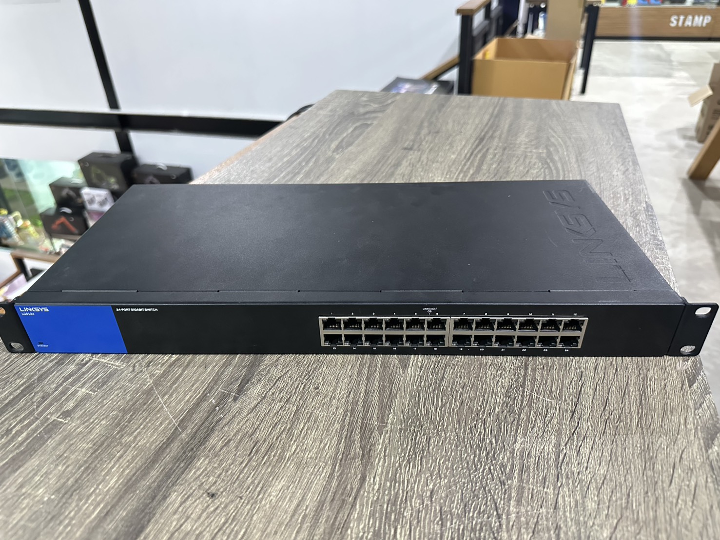 Switch Linksys LGS124 - 24 Ports 10/100/1000 Mbps Unmanaged Desktop Gigabit Switch, Metal case (Rack Mount