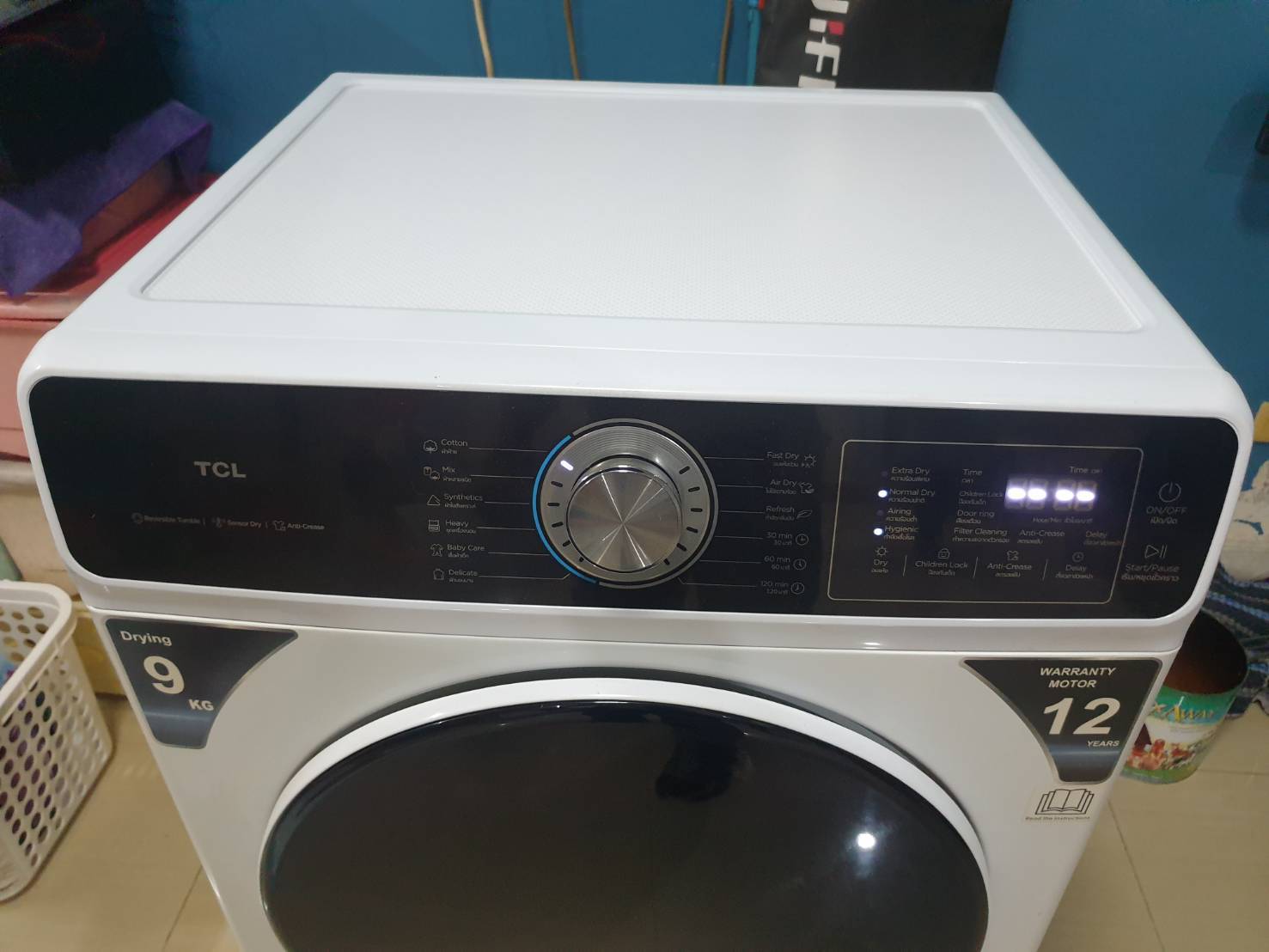 TCL DRYER เครื่องอบผ้าฝาหน้า ความจุ 9Kg. สีขาว รุ่น WT09KFDYW อบแห้งไวด้วยความร้อน มีโปรแกรมลดรอยยับผ้า