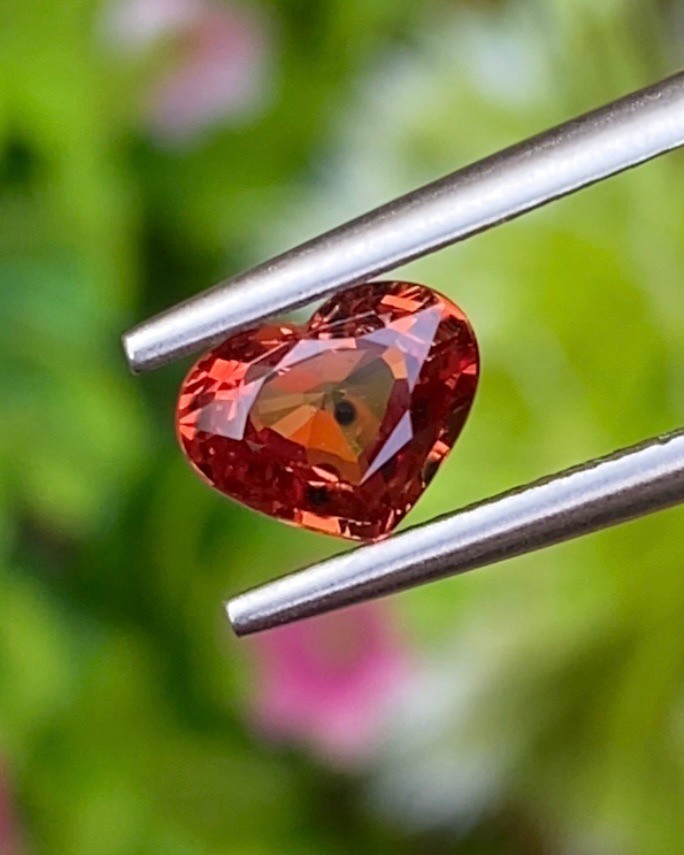 พลอย ออเรนจ์ แซฟไฟร์ Orange Sapphire 0.97 กะรัต (Cts.) พลอยแท้ อัญมณีมงคลประจําวันเกิด เครื่องประดับพลอย