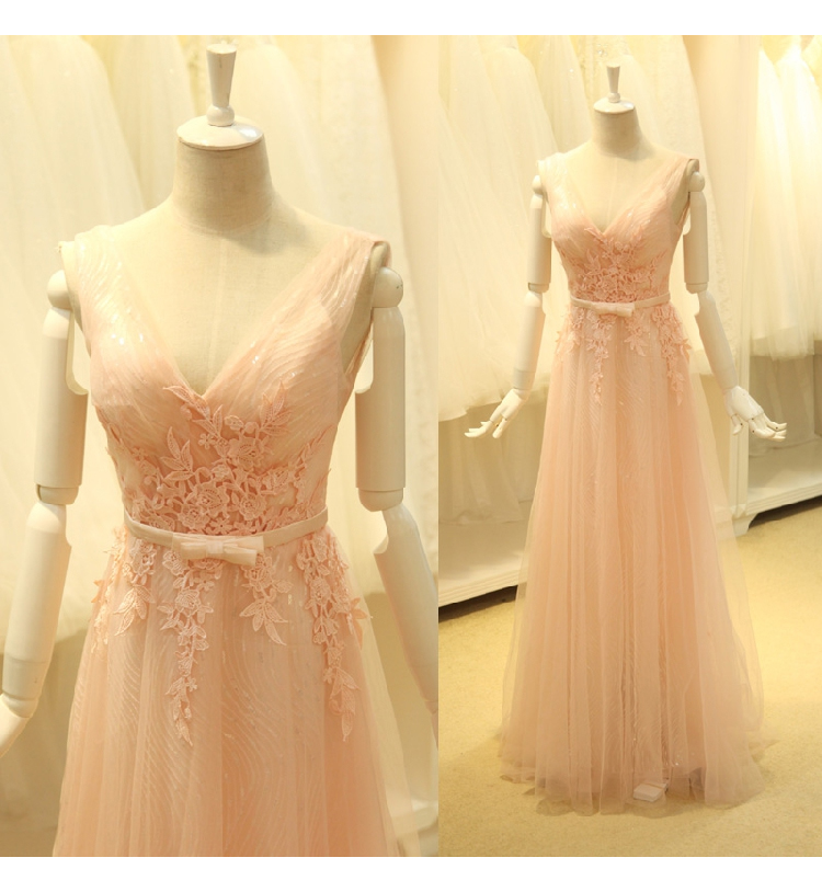 Pre-order ชุดราตรียาว แขนกุด คอวี เว้าหลัง แต่งลายลูกไม้ กระโปรงตาข่าย ปักเลื่อมสวย มีซิป