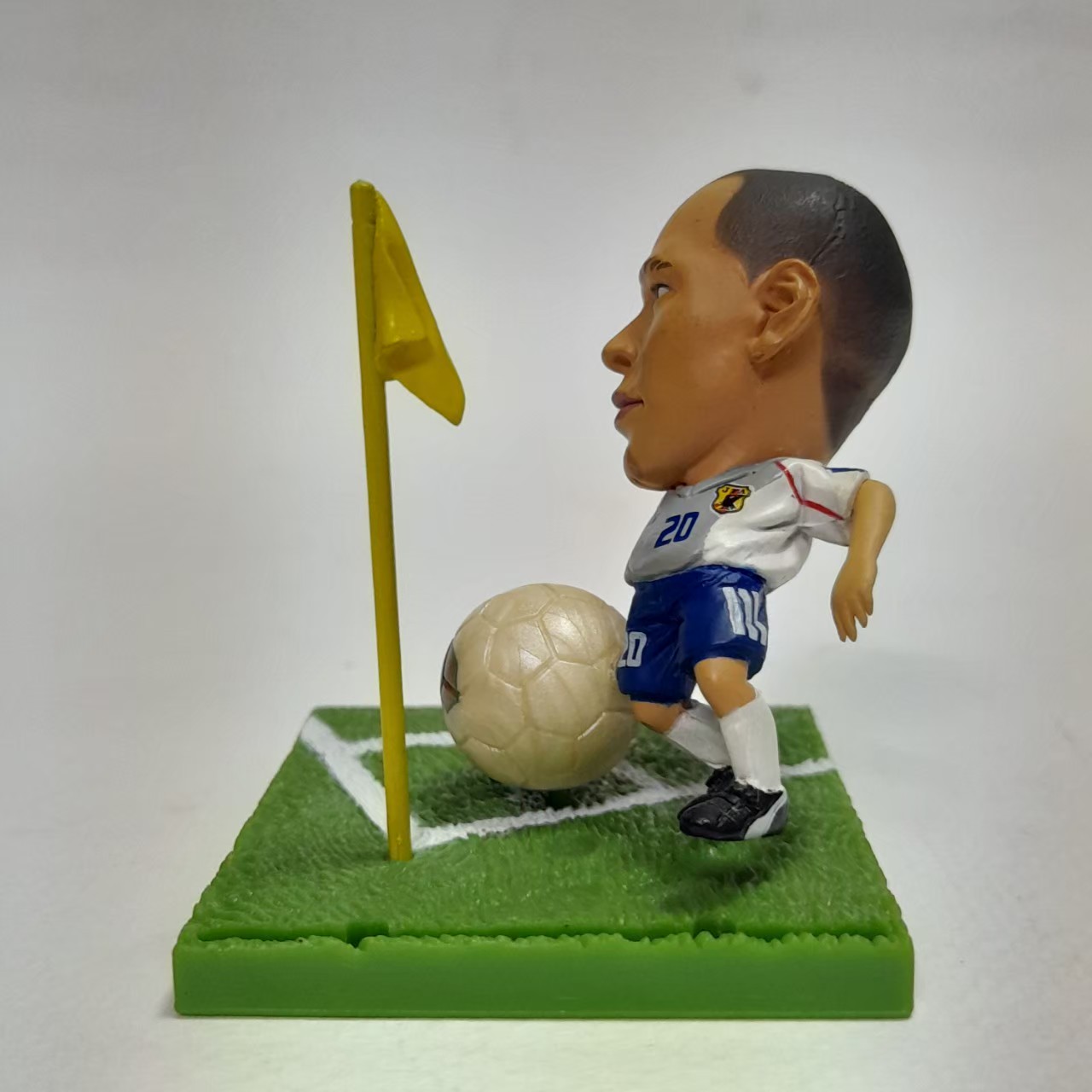 ฟิกเกอร์ นักบอล ทีมญี่ปุ่น shusuke nakamura (ผมเกรียน) ขนาดตามรูป มีฐาน ไม่มีฉาก มือสอง สภาพดีมีรอยบ้าง