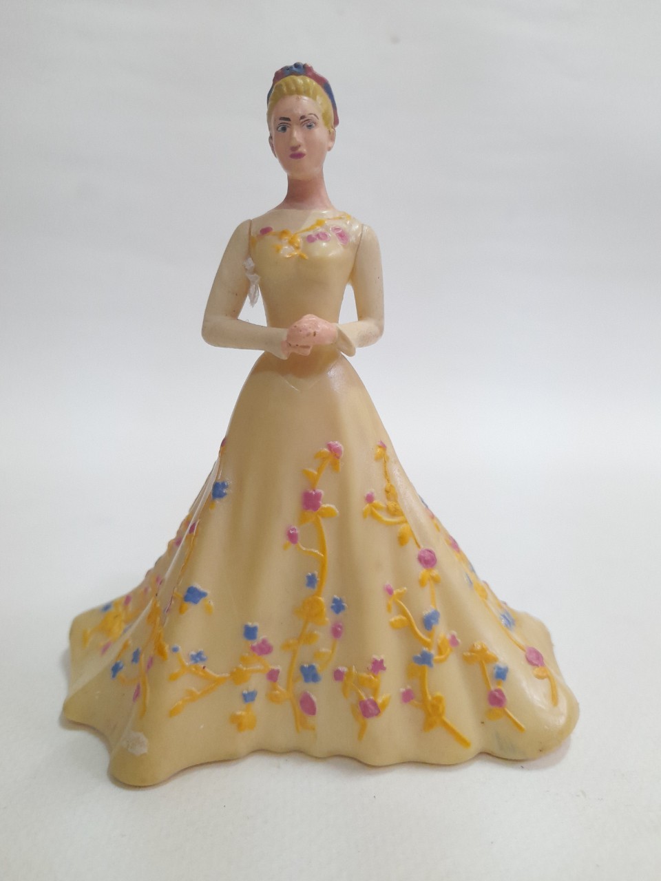 มีหลายภาพ,ตุ๊กตาเจ้าหญิงดีสนีย์ เบลล์ จาก บิวตี้แอนด์เดอะบีสต์ มือสองสภาพดีมีรอยบ้าง