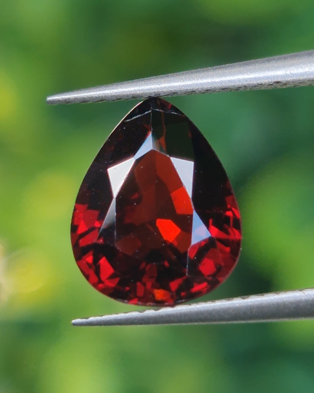 พลอย สปิเนล (Spinel) 1.96 กะรัต (Cts.) ดิบ (Unheated) พลอยแท้ อัญมณีมงคลประจําวันเกิด เครื่องประดับพลอย